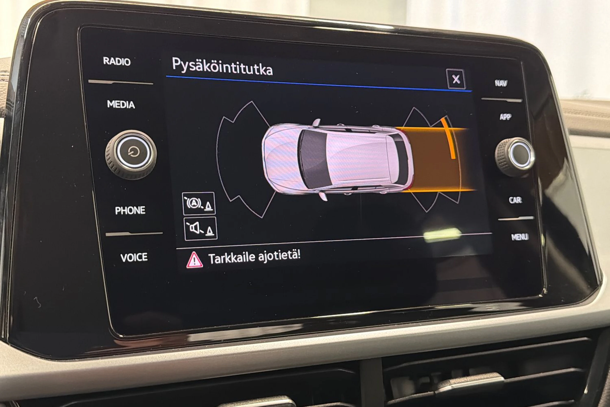 musta Volkswagen T-Roc 2022 kuva 21.