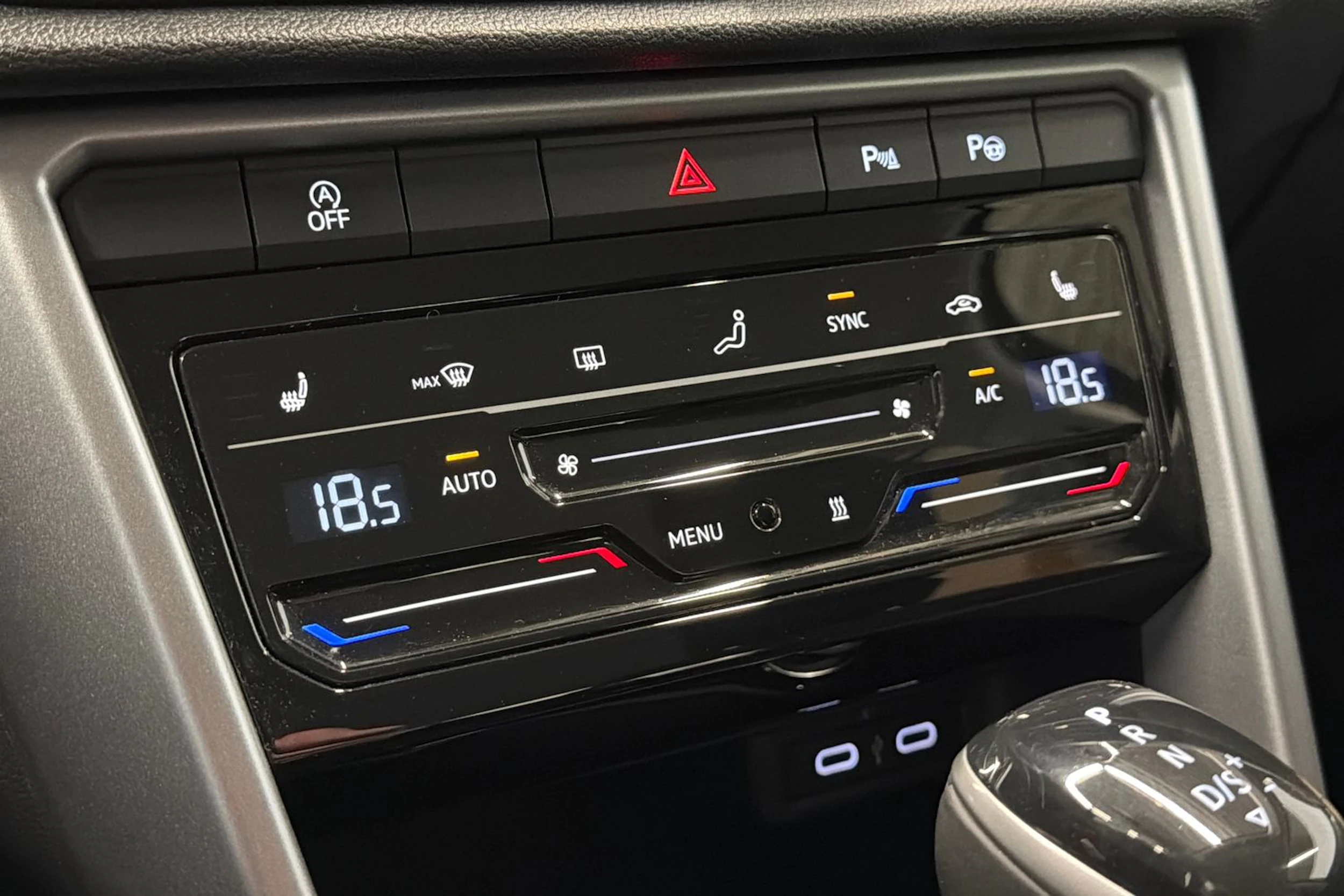 musta Volkswagen T-Roc 2022 kuva 22.