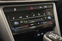 musta Volkswagen T-Roc 2022 kuva 22.