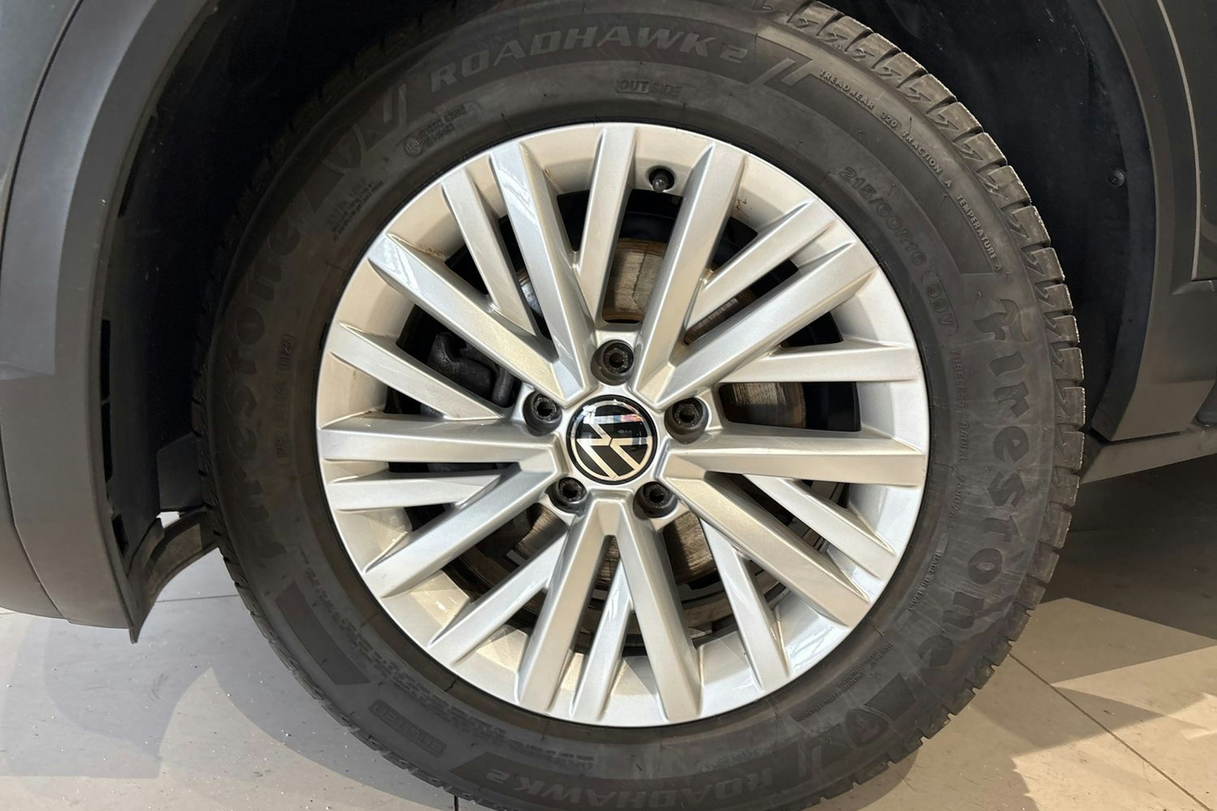 harmaa Volkswagen T-Roc 2022 kuva 11.