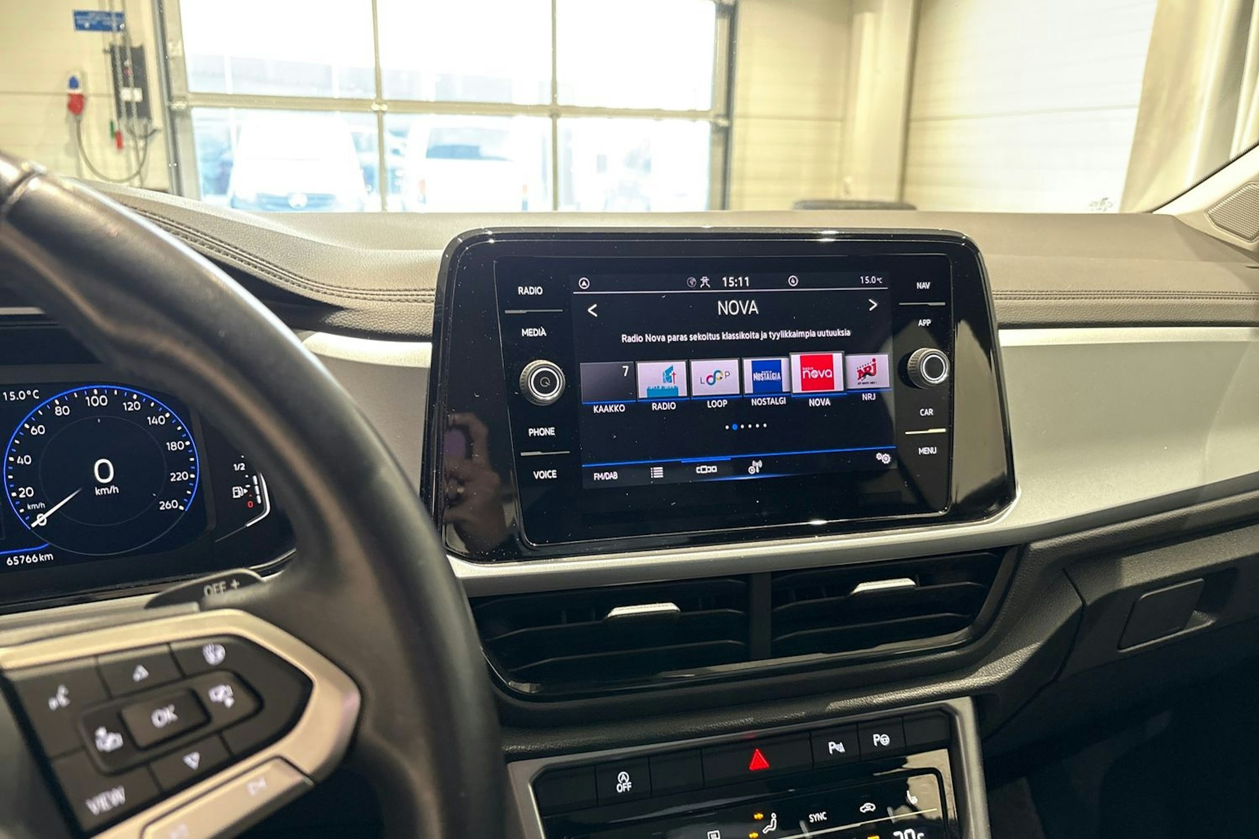 harmaa Volkswagen T-Roc 2022 kuva 14.