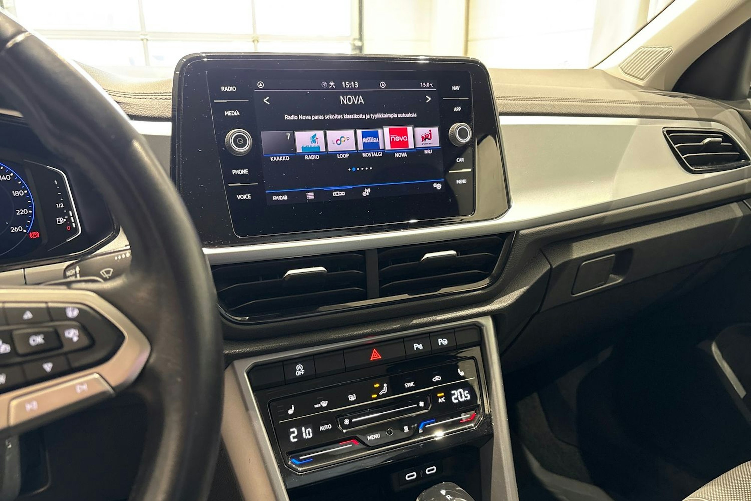 harmaa Volkswagen T-Roc 2022 kuva 17.