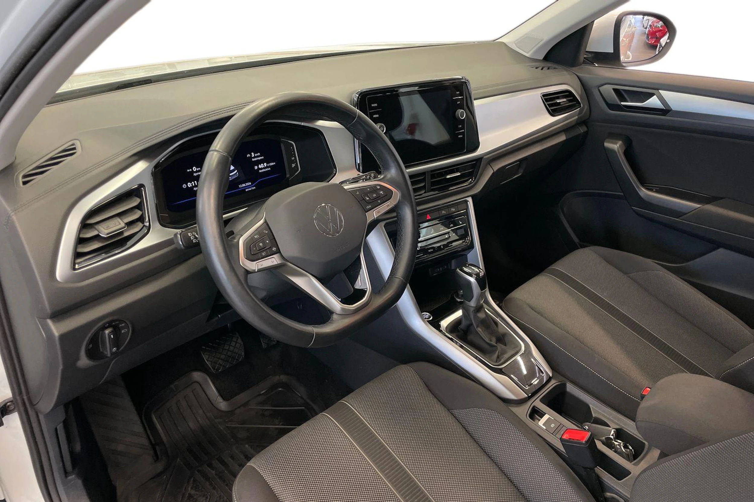 Valkoinen Volkswagen T-Roc 2022 kuva 6.