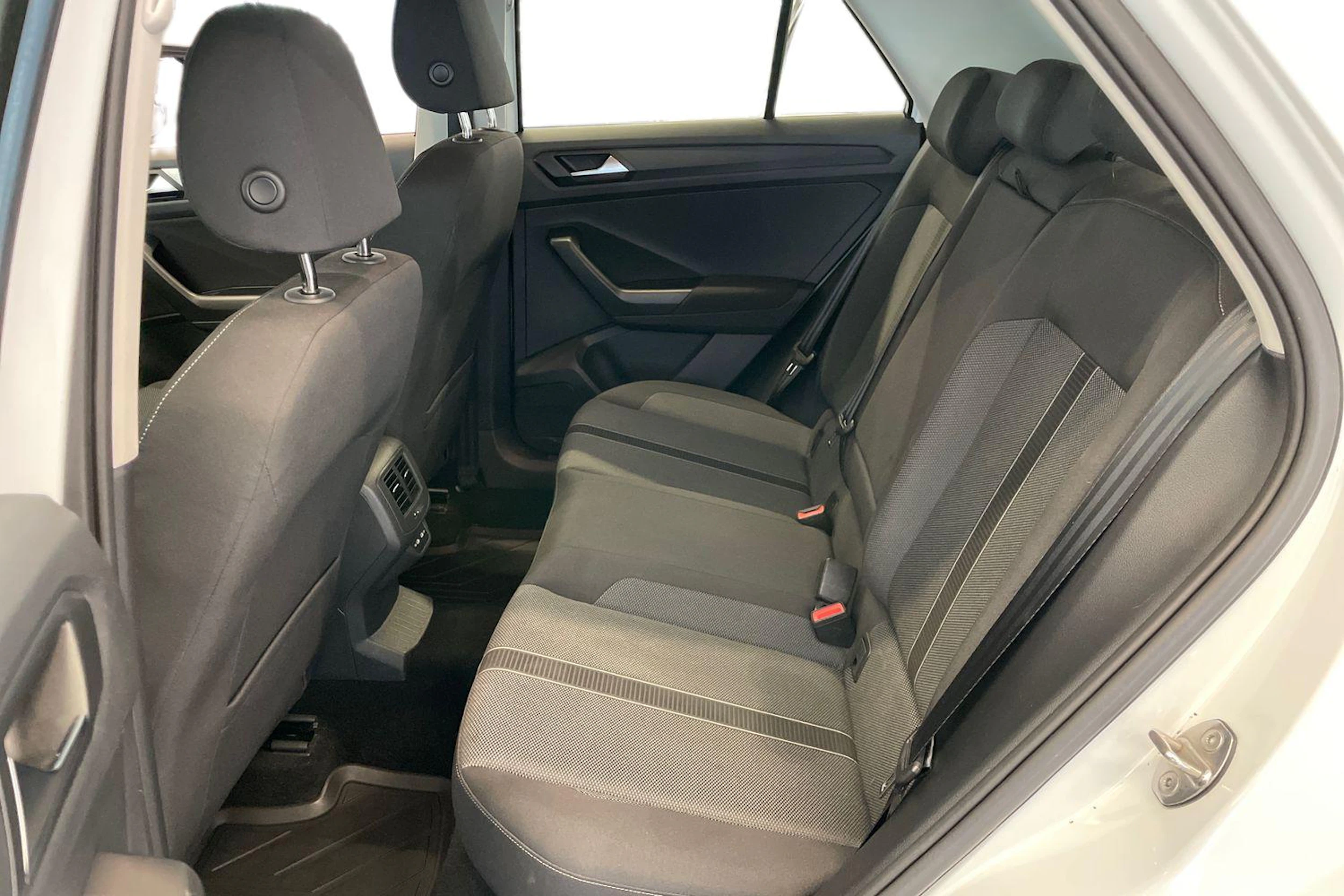 Valkoinen Volkswagen T-Roc 2022 kuva 8.