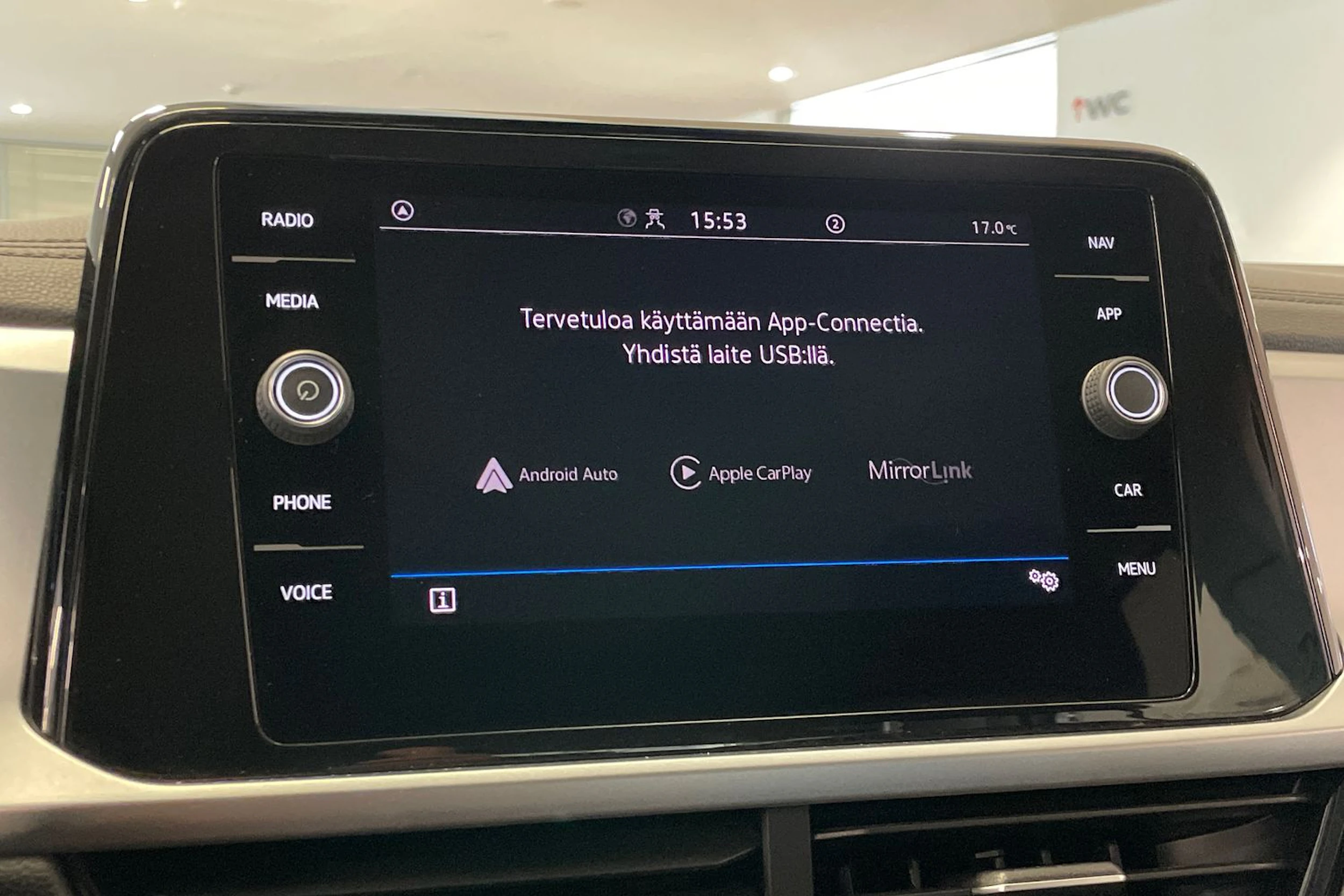 Valkoinen Volkswagen T-Roc 2022 kuva 13.
