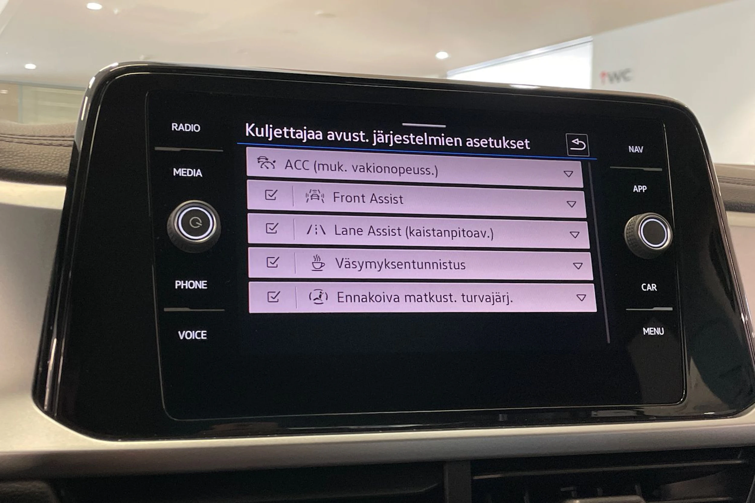 Valkoinen Volkswagen T-Roc 2022 kuva 15.