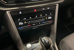 Valkoinen Volkswagen T-Roc 2022 kuva 16.
