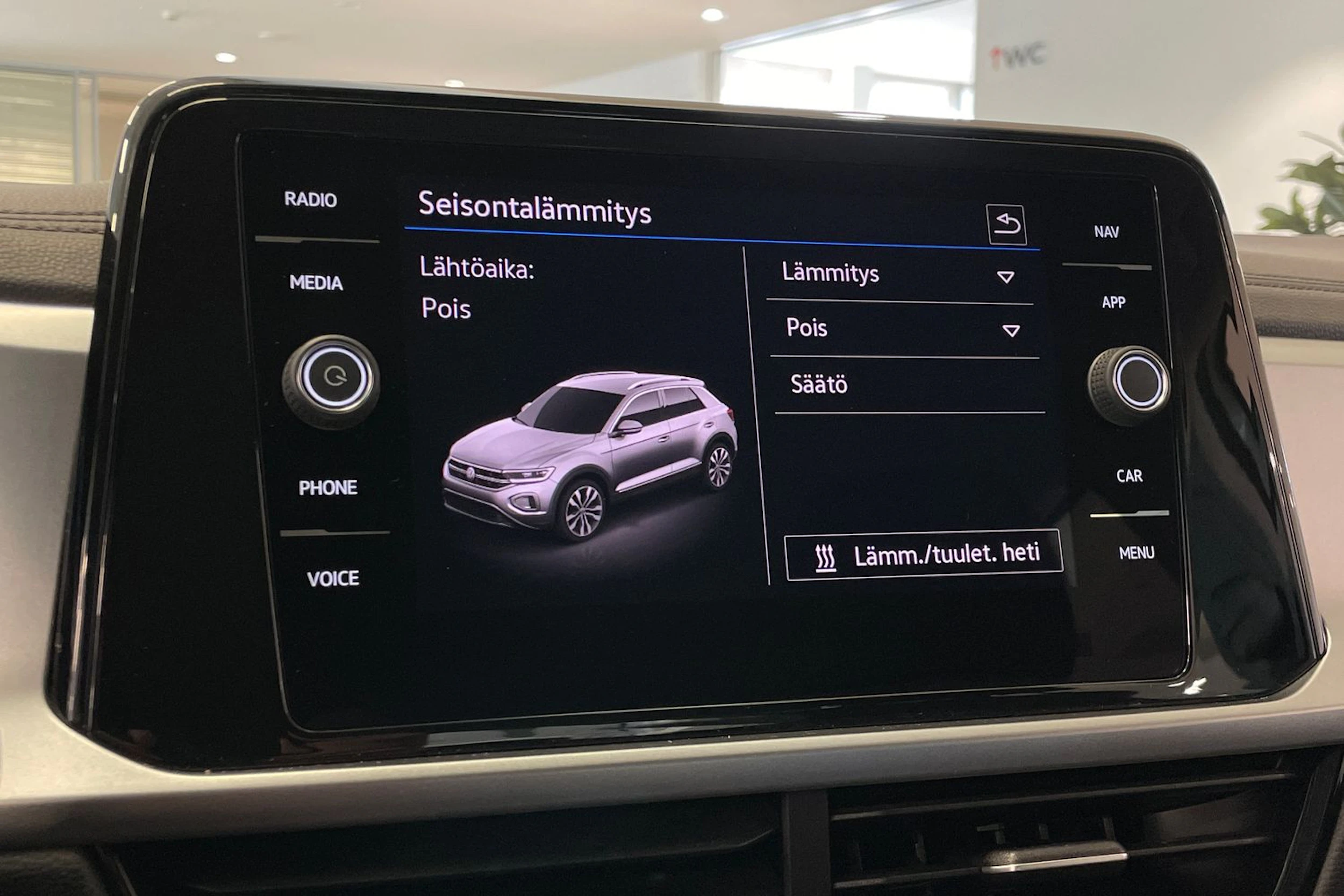 Valkoinen Volkswagen T-Roc 2022 kuva 17.