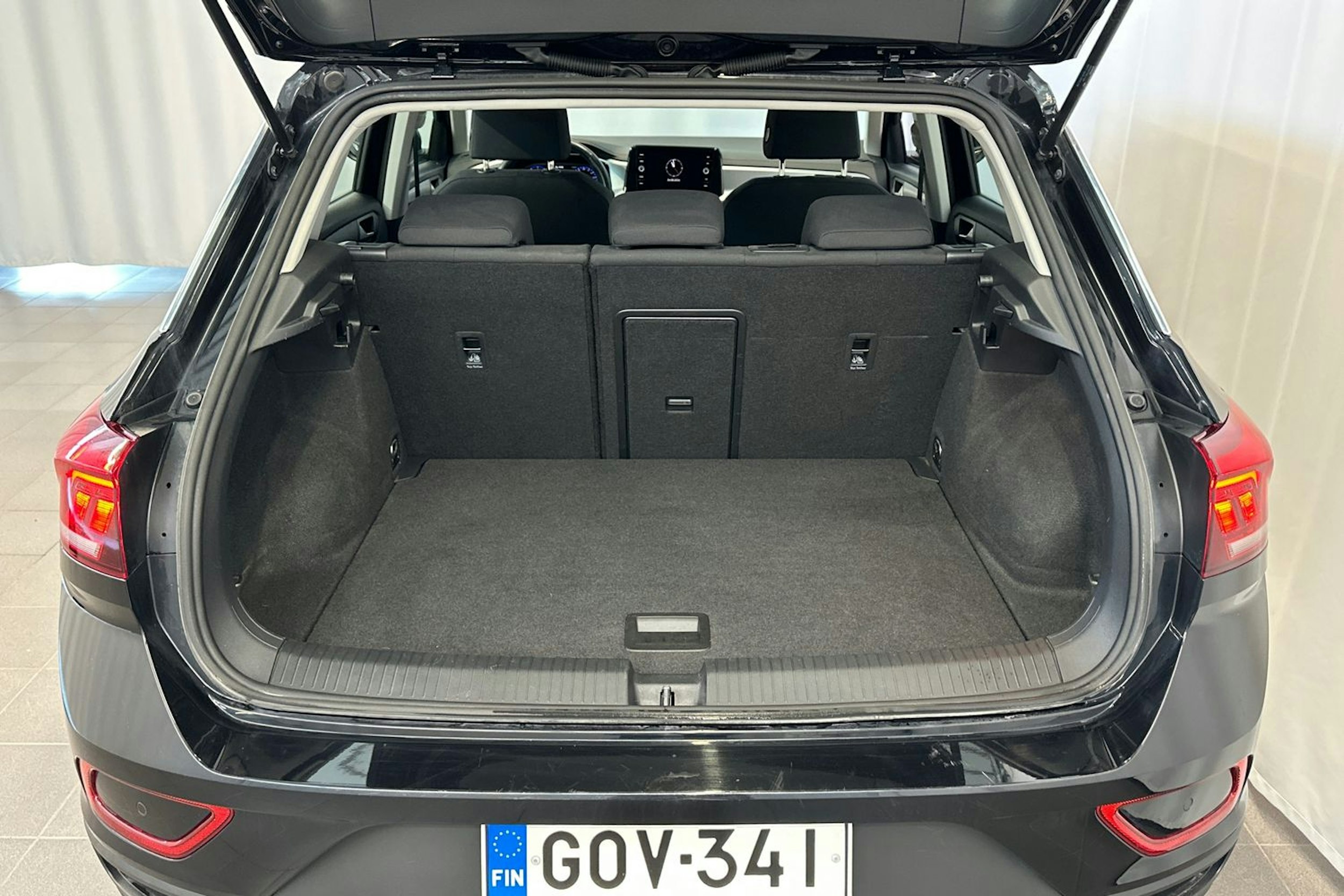 met. musta Volkswagen T-Roc 2022 kuva 13.
