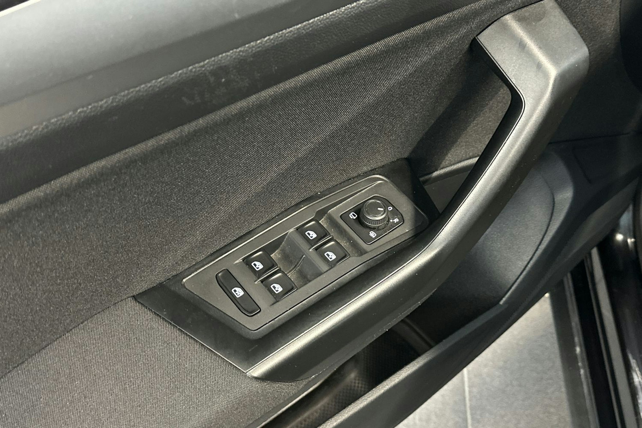 met. musta Volkswagen T-Roc 2022 kuva 14.