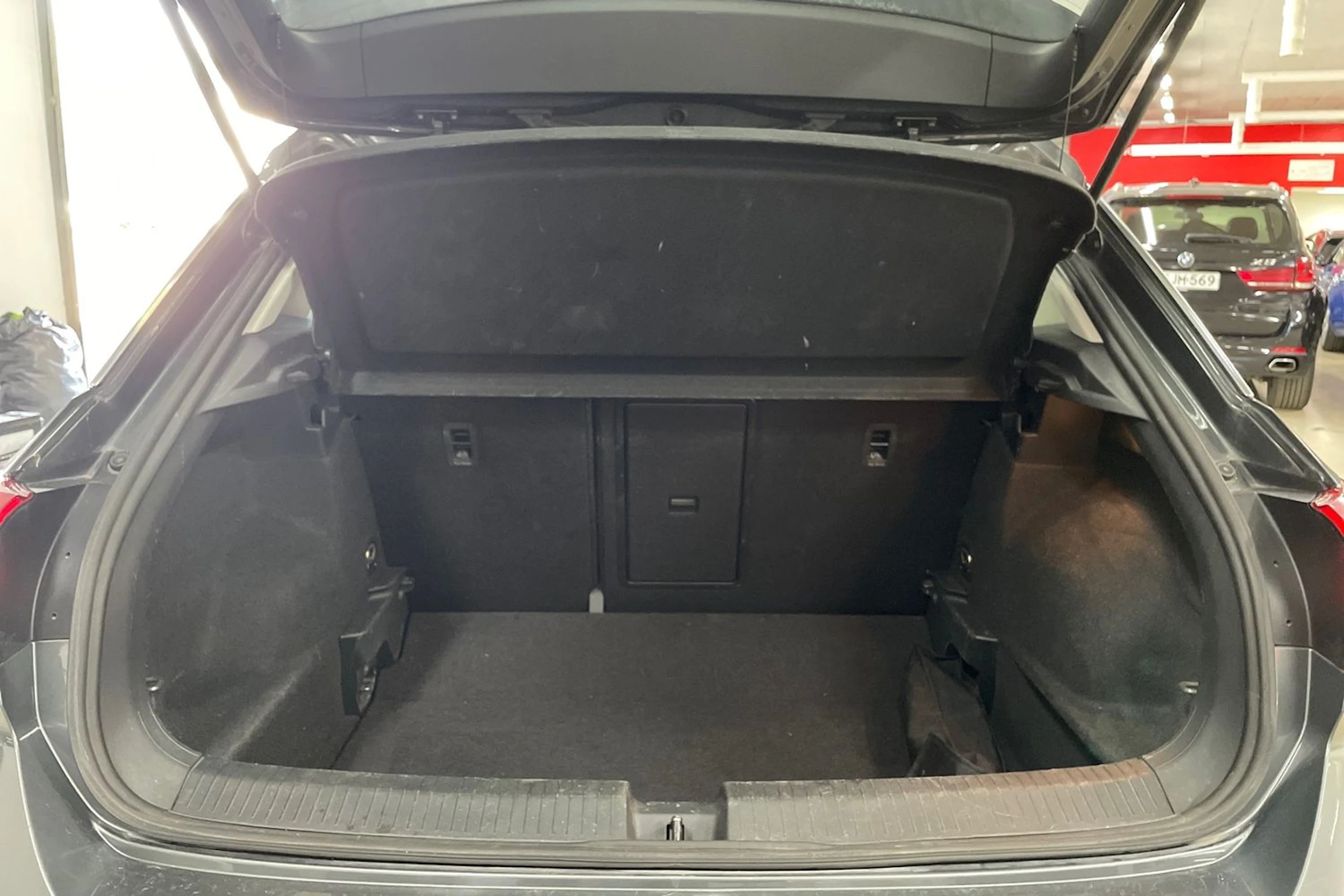 Harmaa Volkswagen T-Roc 2022 kuva 17.