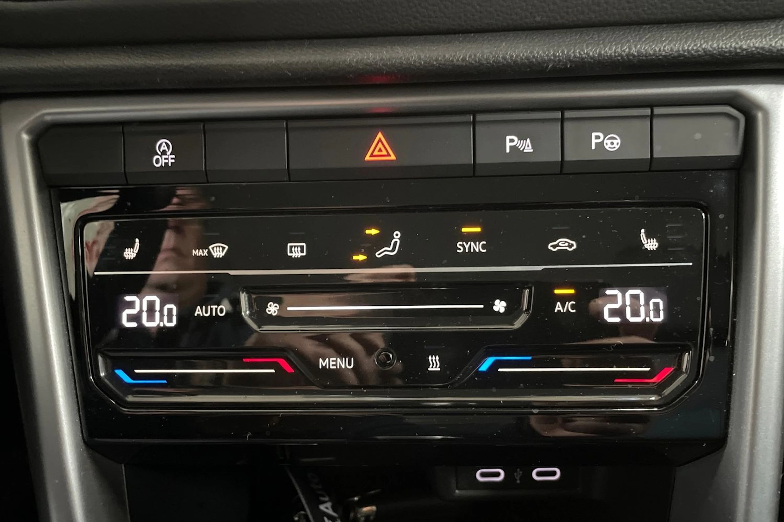 Harmaa Volkswagen T-Roc 2022 kuva 24.