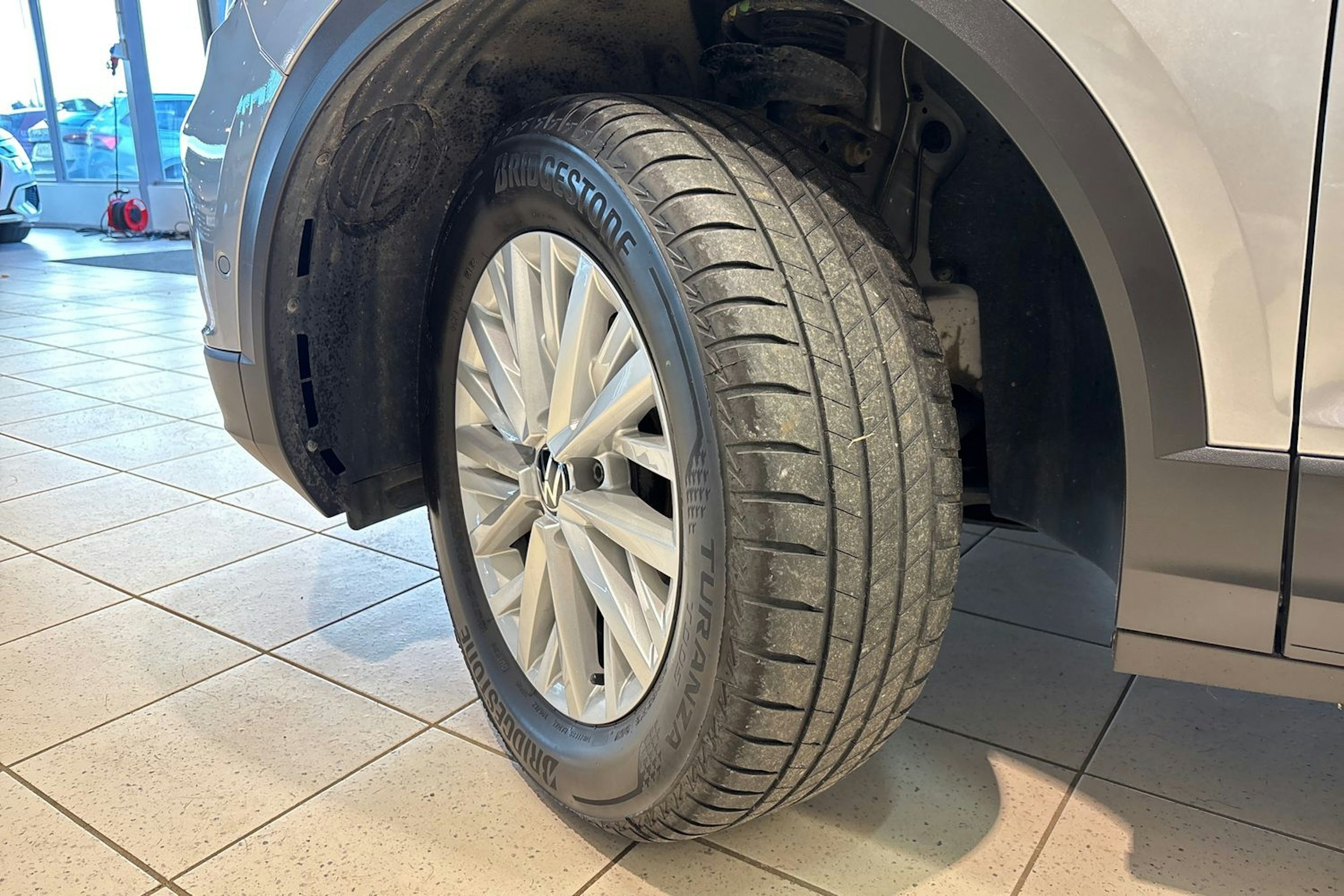 harmaa Volkswagen T-Roc 2022 kuva 11.
