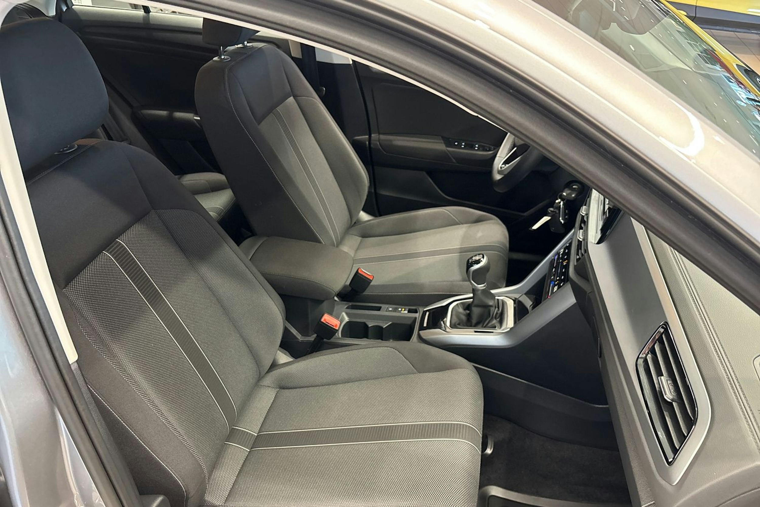 harmaa Volkswagen T-Roc 2022 kuva 17.