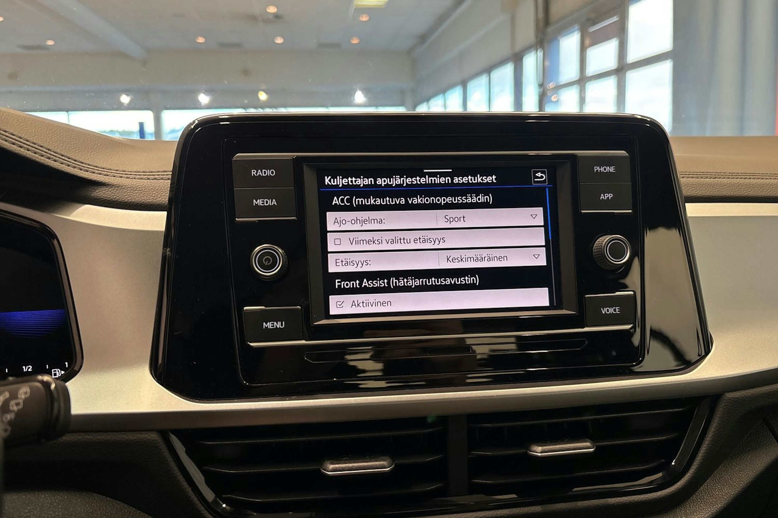 harmaa Volkswagen T-Roc 2022 kuva 27.