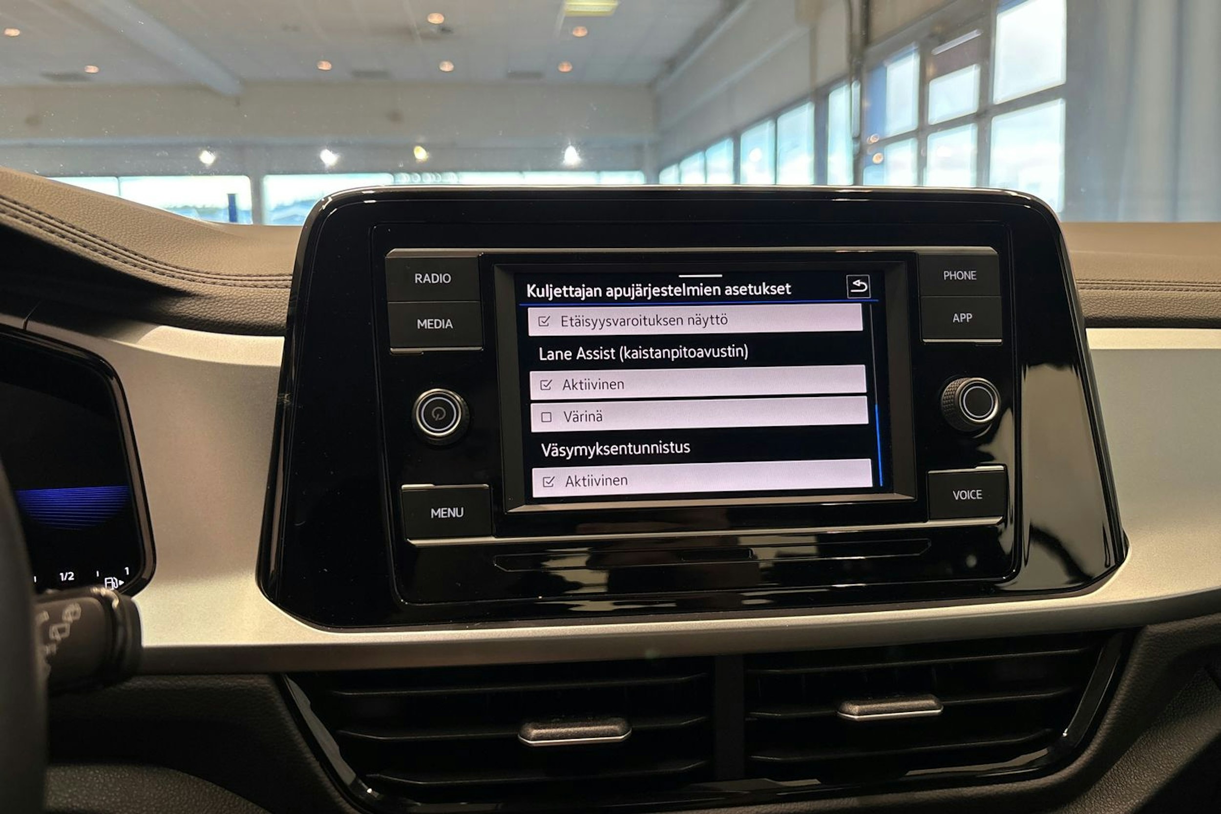 harmaa Volkswagen T-Roc 2022 kuva 28.