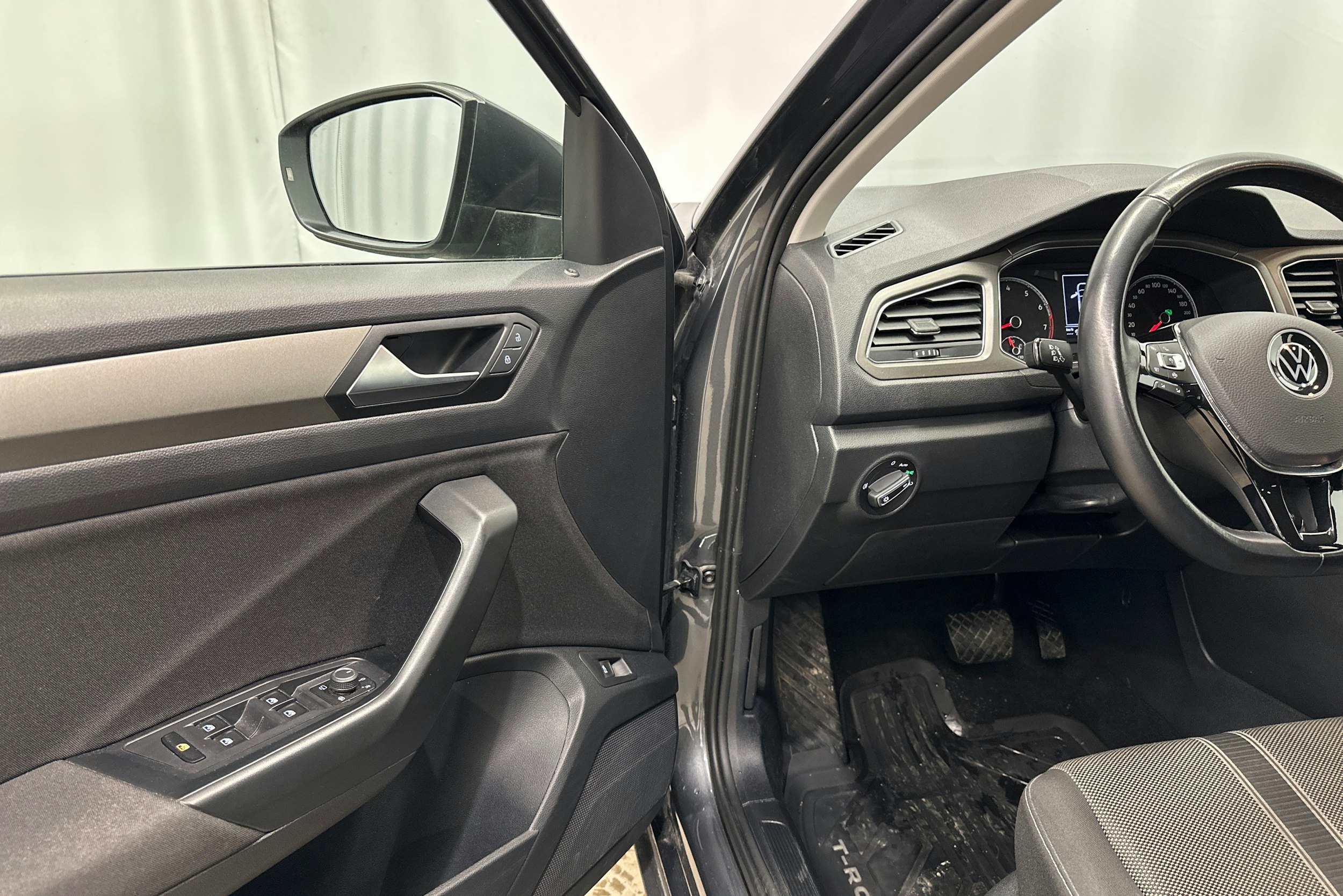 harmaa Volkswagen T-Roc 2022 kuva 14.