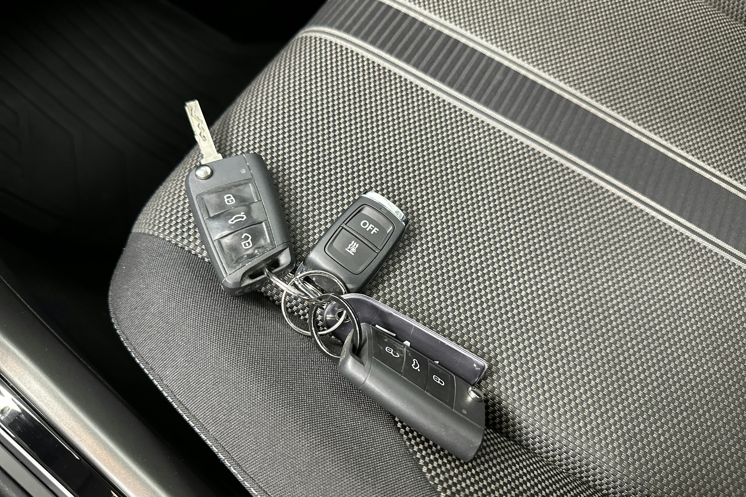 harmaa Volkswagen T-Roc 2022 kuva 24.