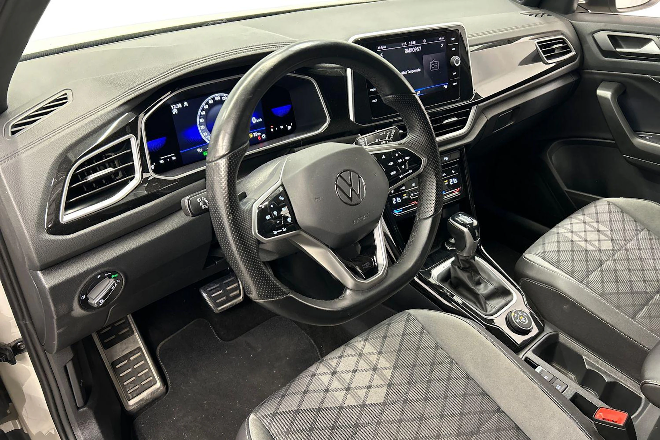 harmaa Volkswagen T-Roc 2022 kuva 6.