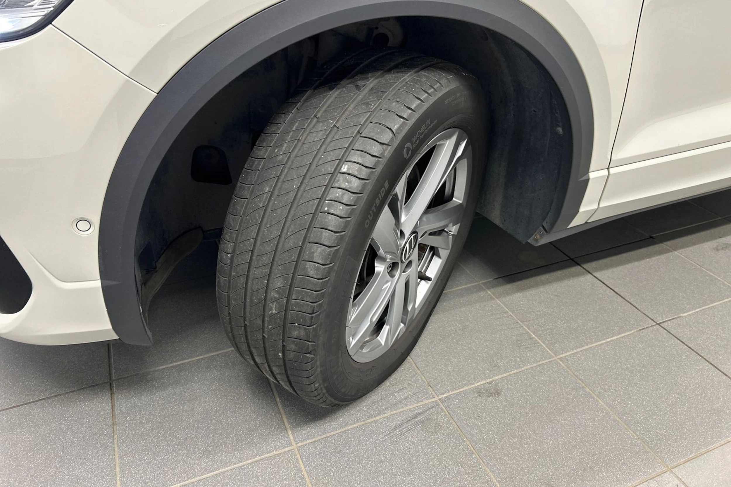 harmaa Volkswagen T-Roc 2022 kuva 10.