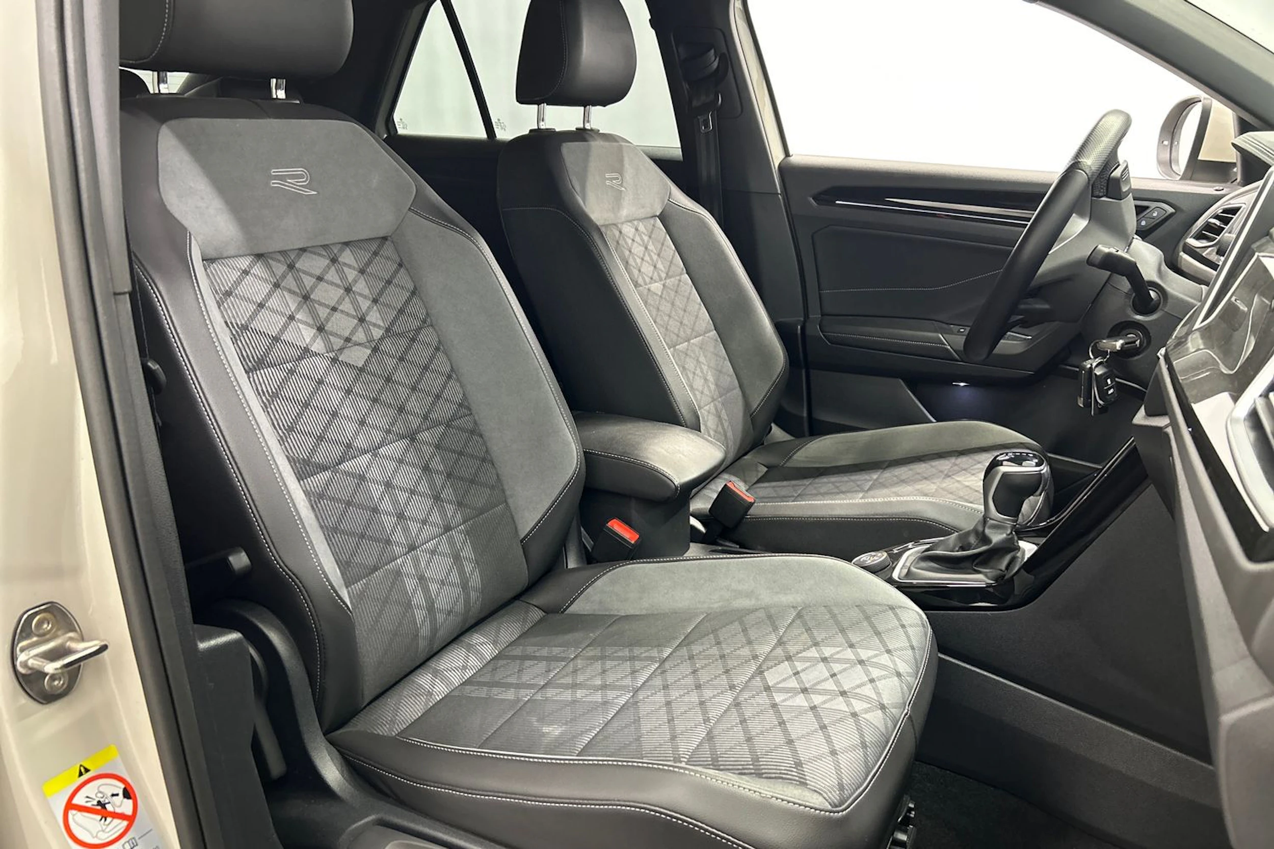 harmaa Volkswagen T-Roc 2022 kuva 11.