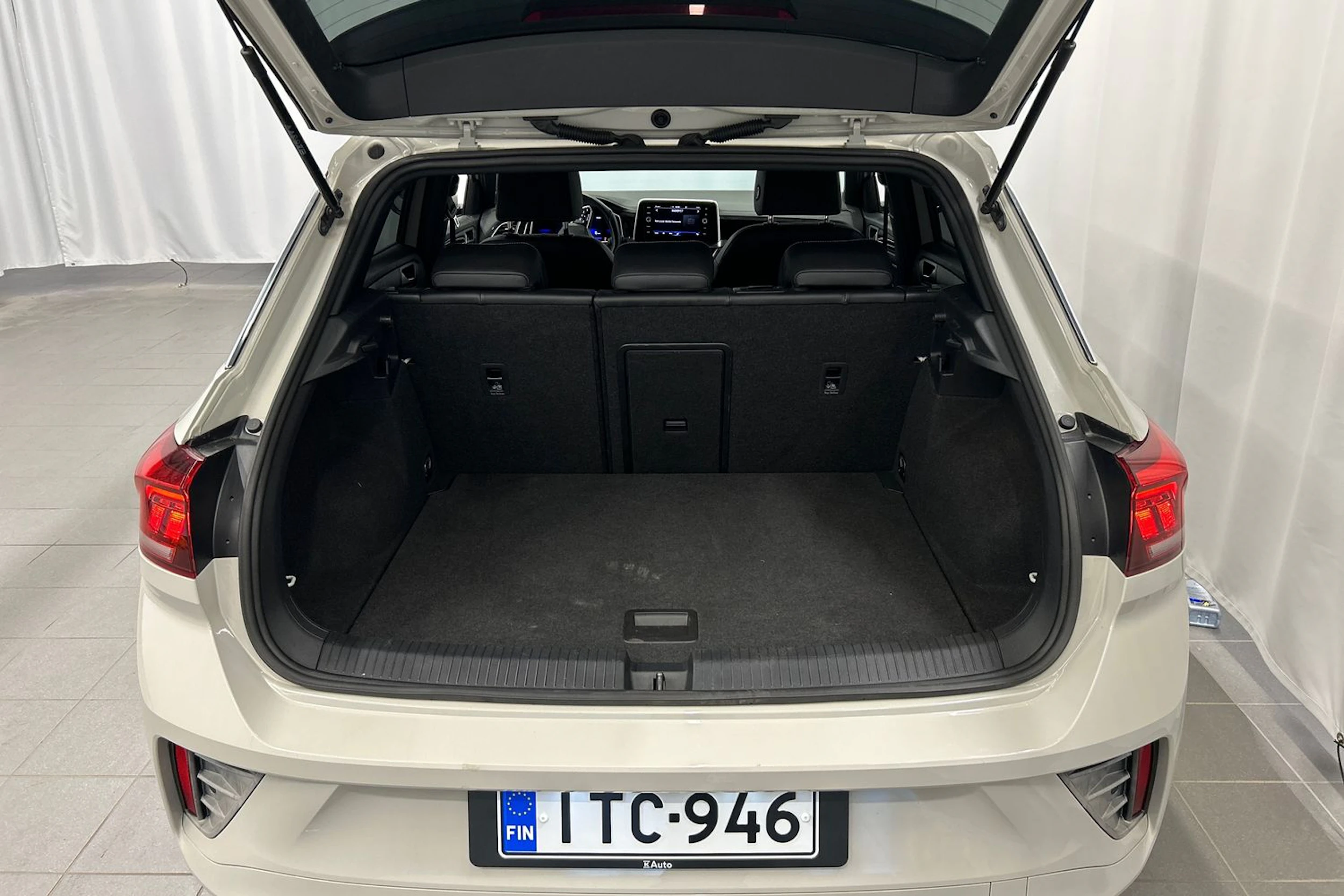 harmaa Volkswagen T-Roc 2022 kuva 12.