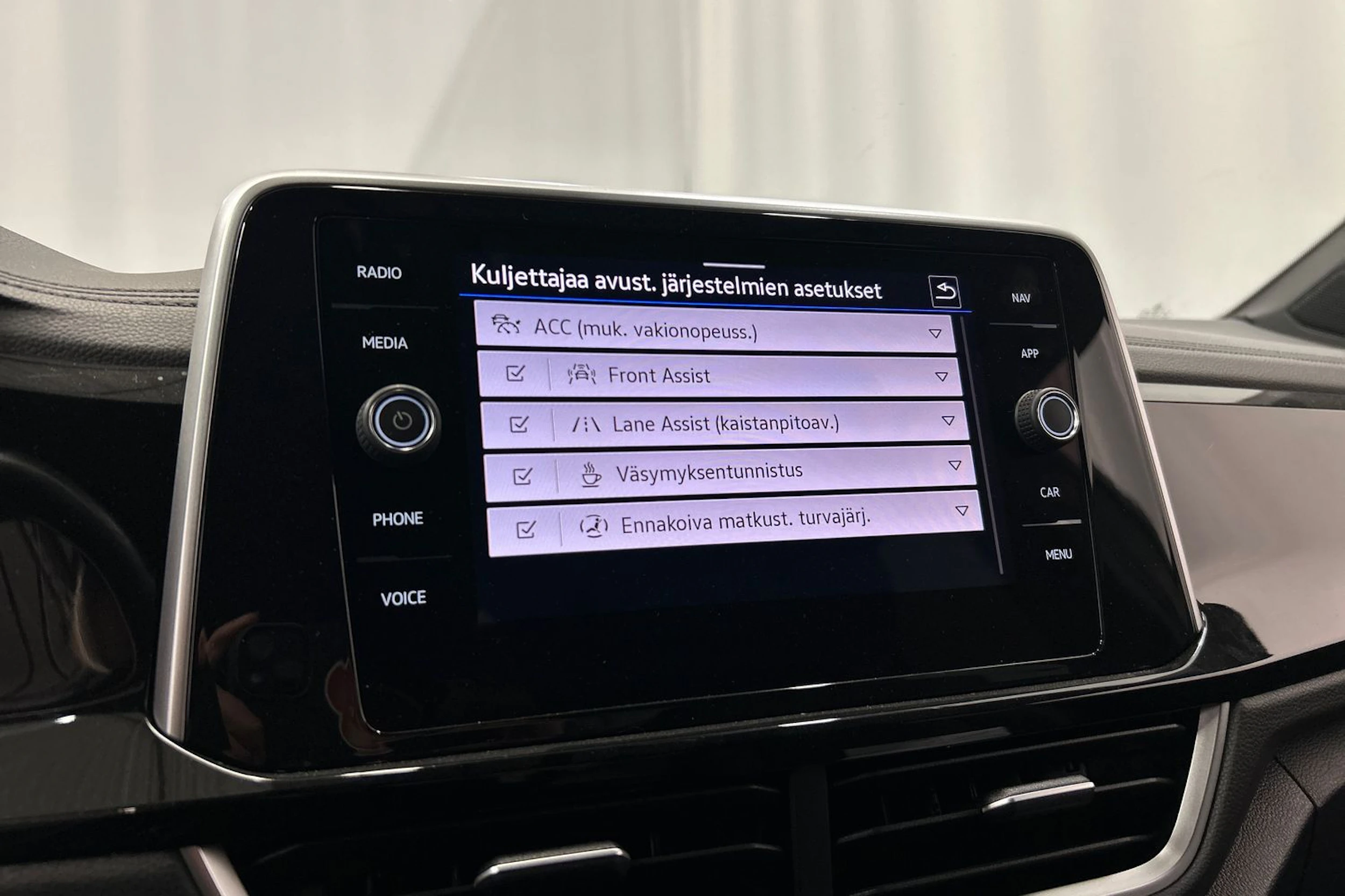 harmaa Volkswagen T-Roc 2022 kuva 18.