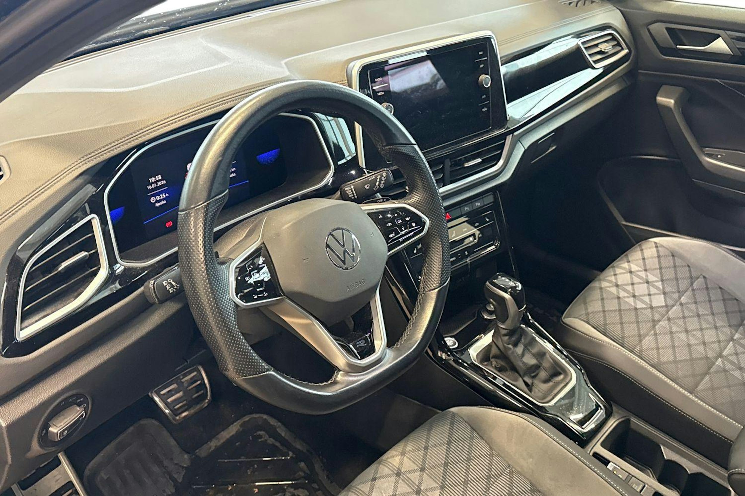 harmaa Volkswagen T-Roc 2022 kuva 3.