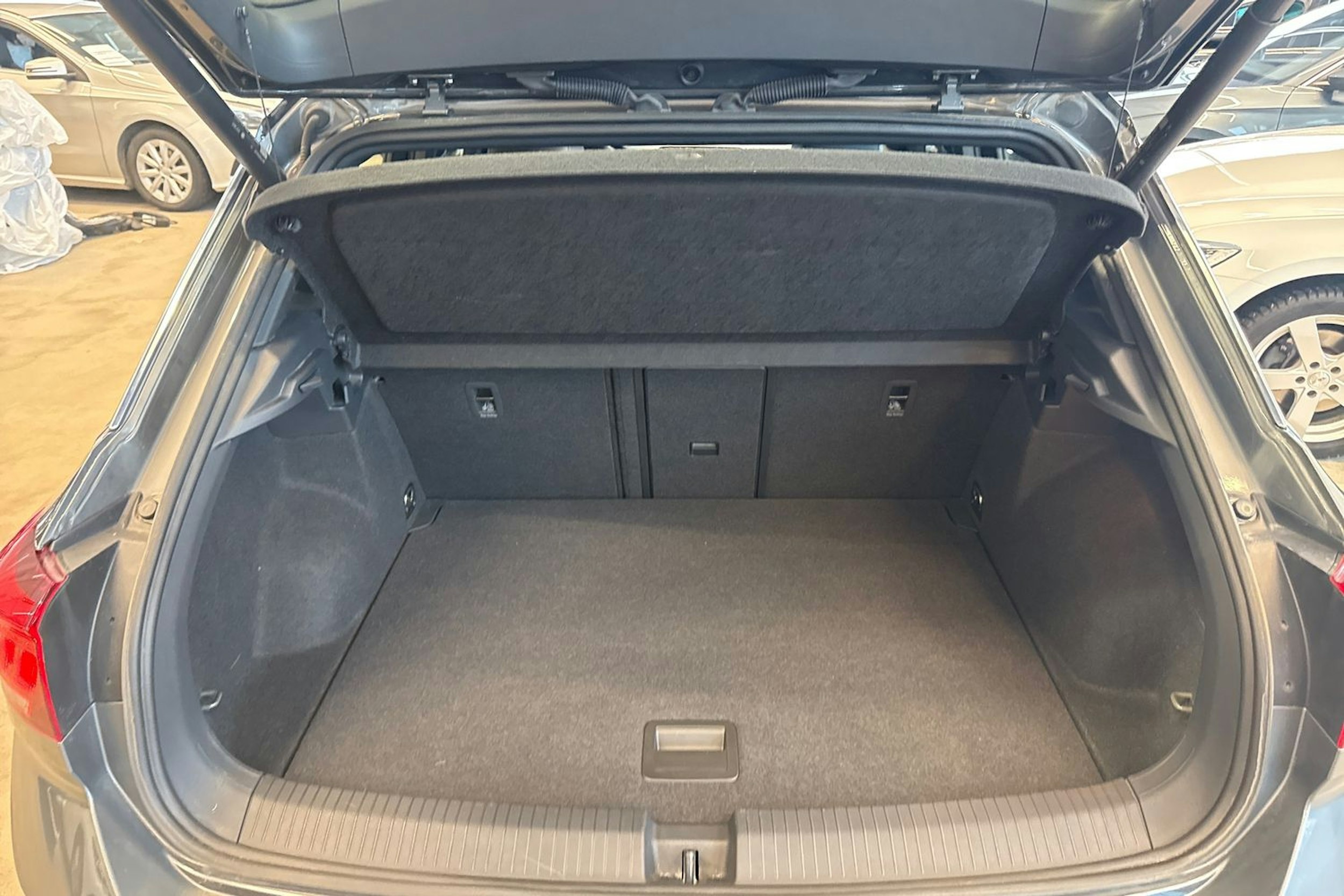 harmaa Volkswagen T-Roc 2022 kuva 16.