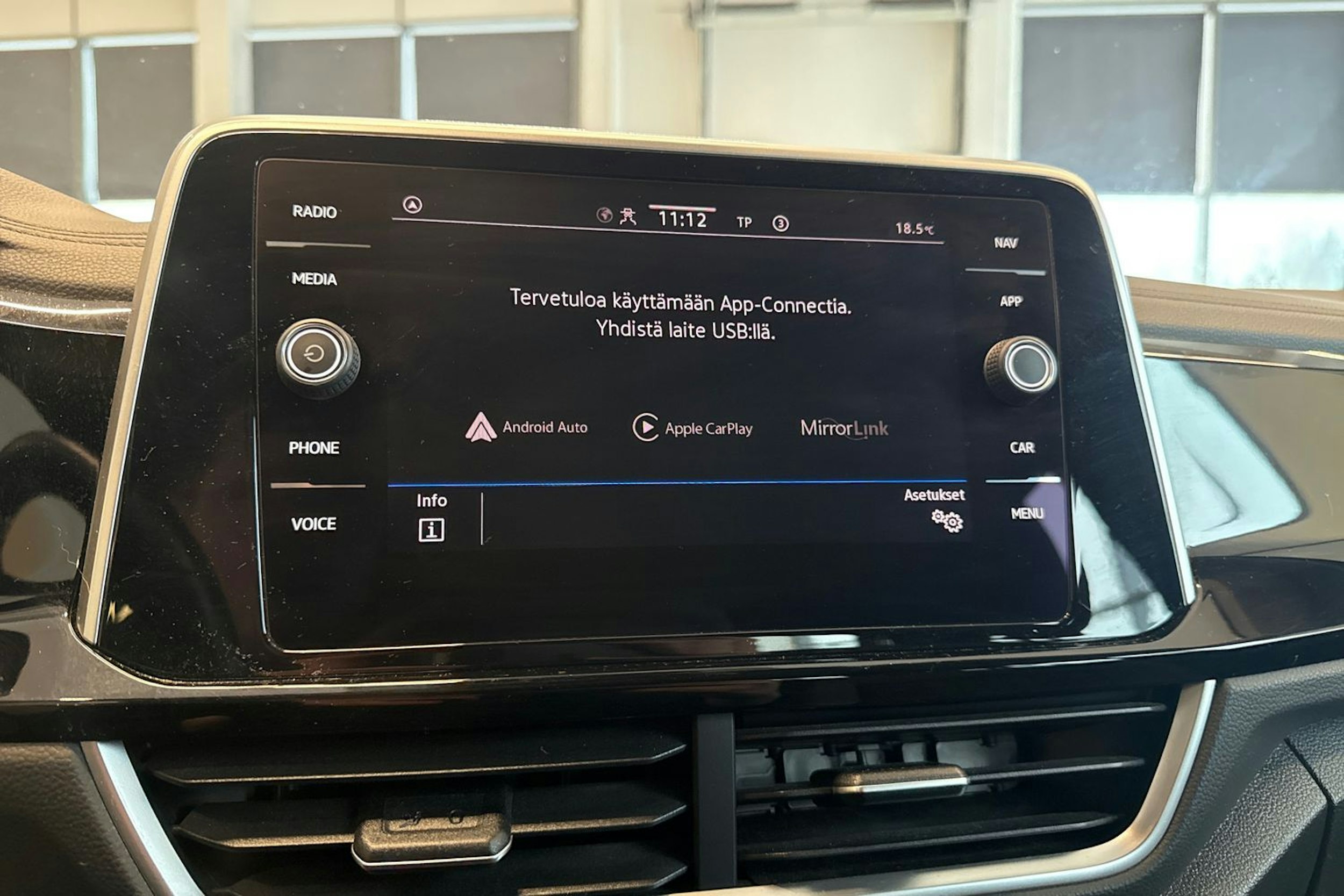 harmaa Volkswagen T-Roc 2022 kuva 22.