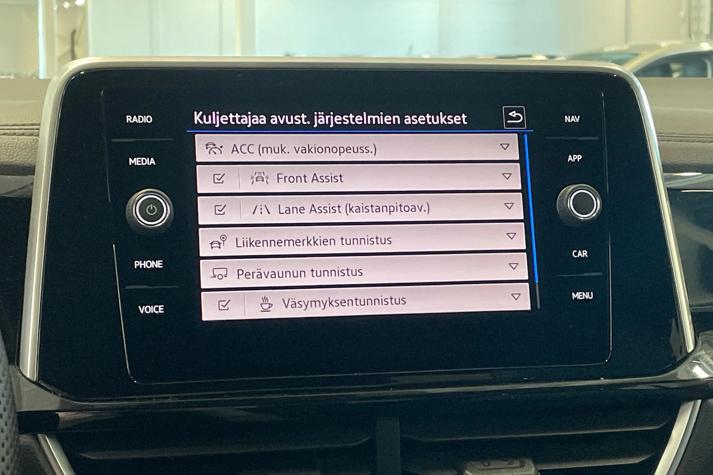 valkoinen Volkswagen T-Roc 2022 kuva 27.