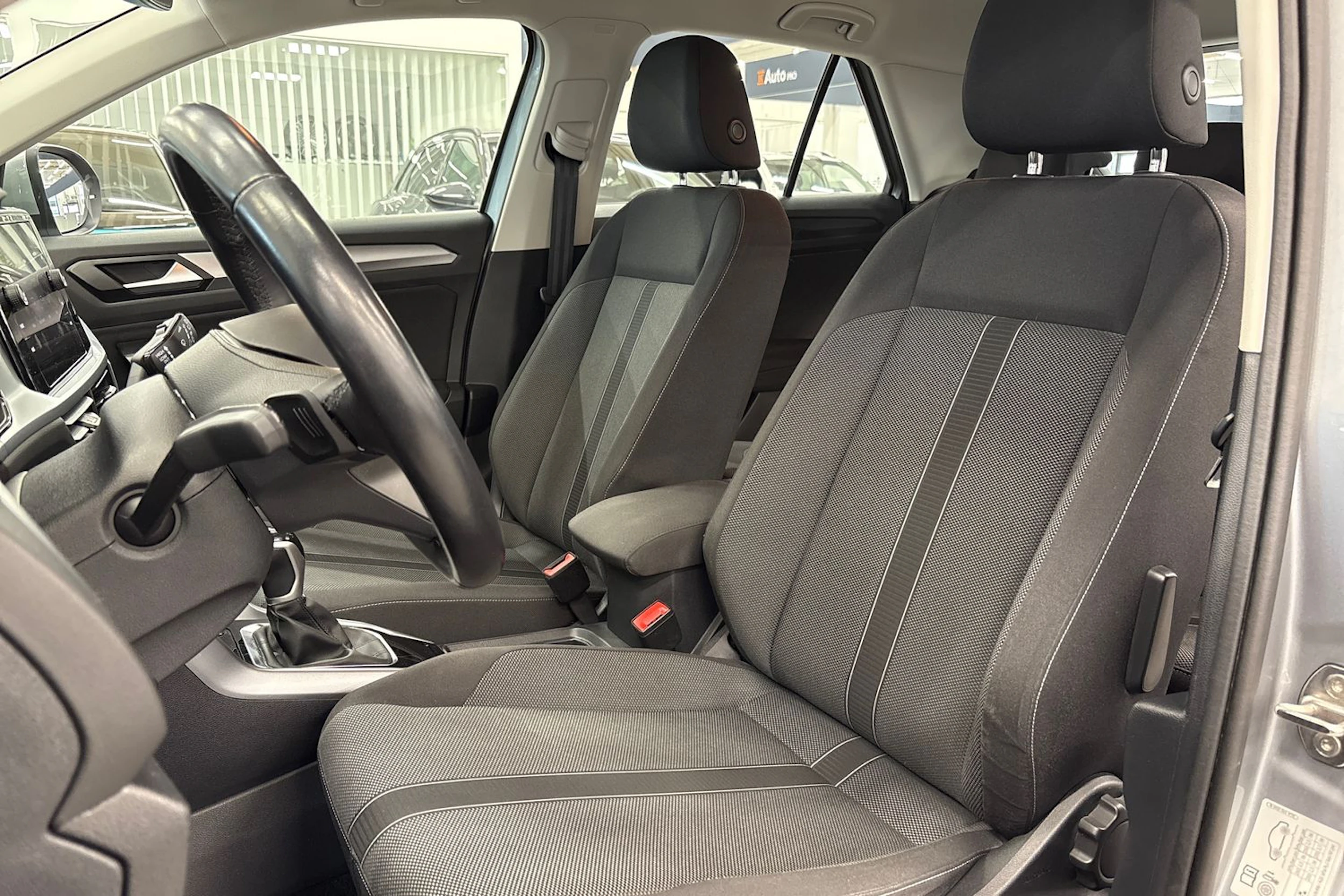 harmaa Volkswagen T-Roc 2022 kuva 11.