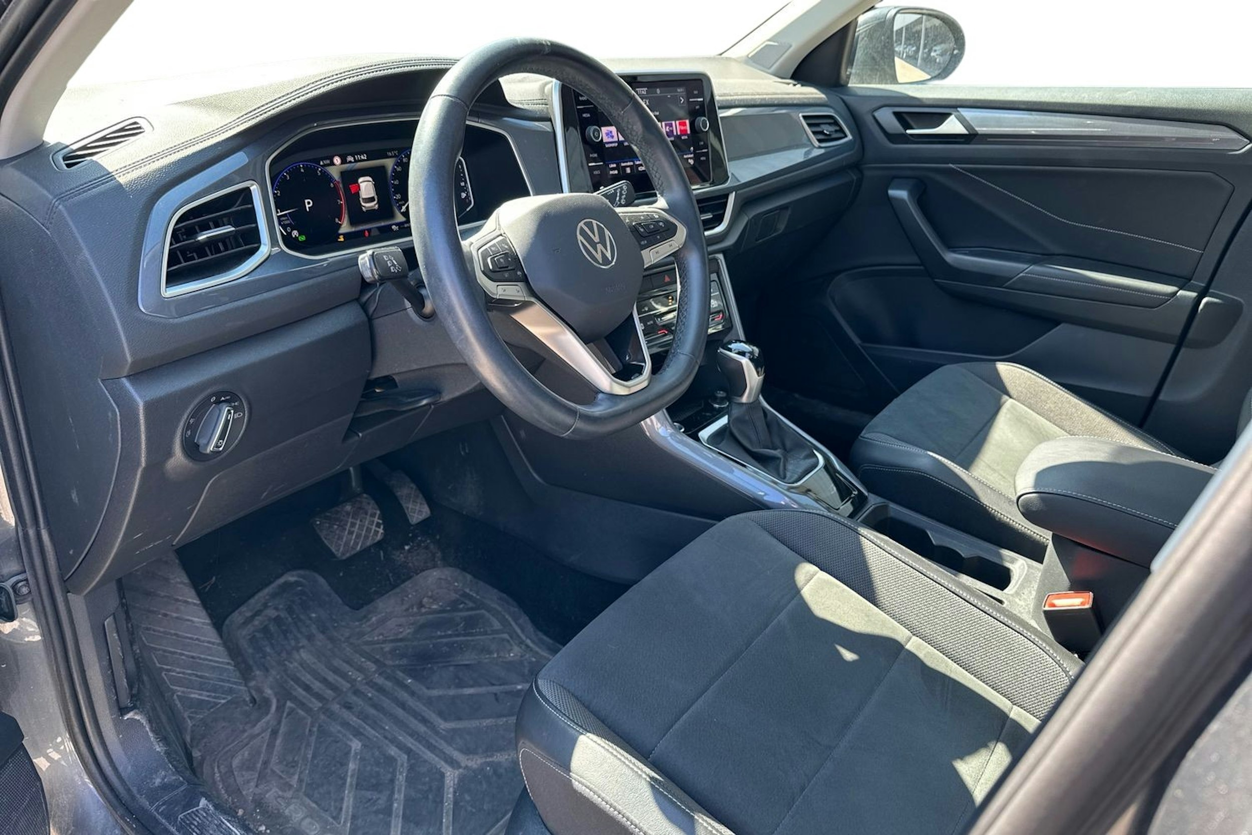 harmaa Volkswagen T-Roc 2022 kuva 3.