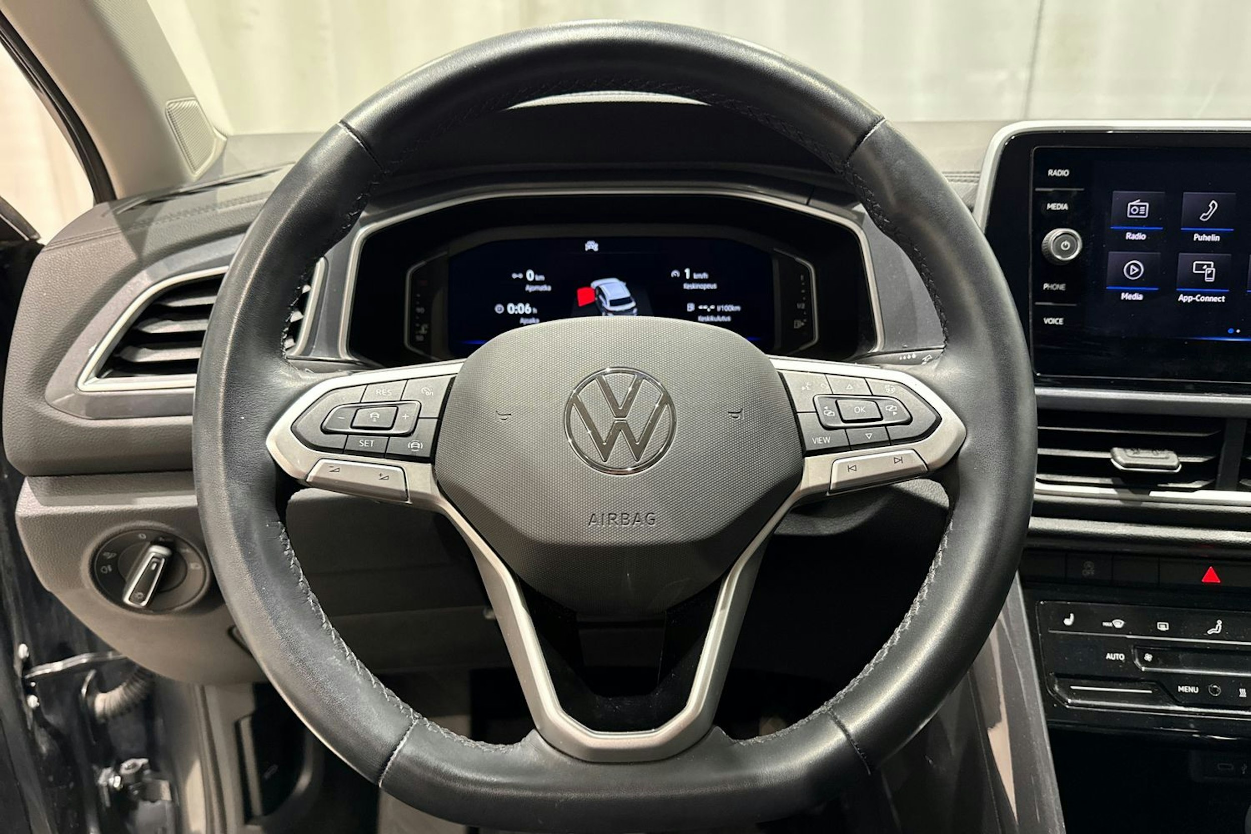 harmaa Volkswagen T-Roc 2022 kuva 16.