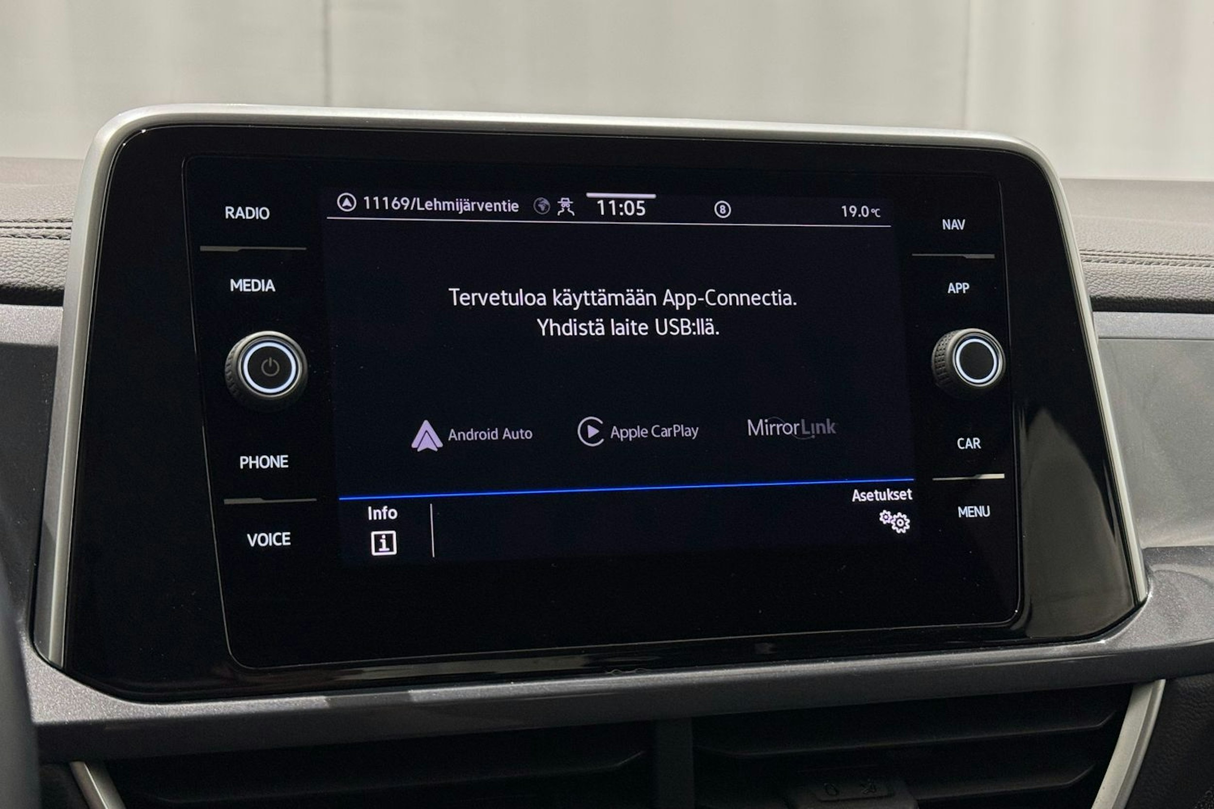 harmaa Volkswagen T-Roc 2022 kuva 21.