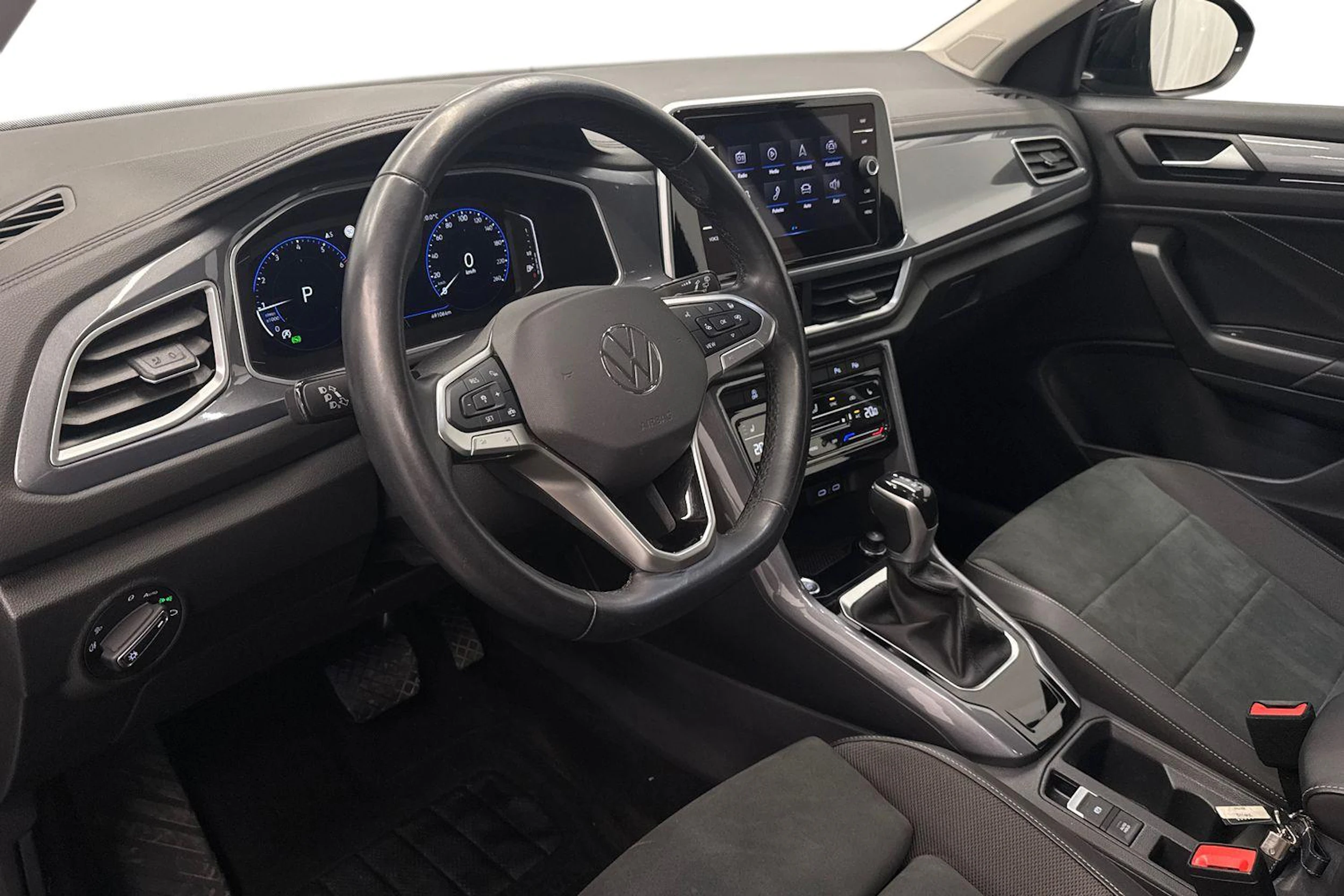 sininen Volkswagen T-Roc 2022 kuva 6.