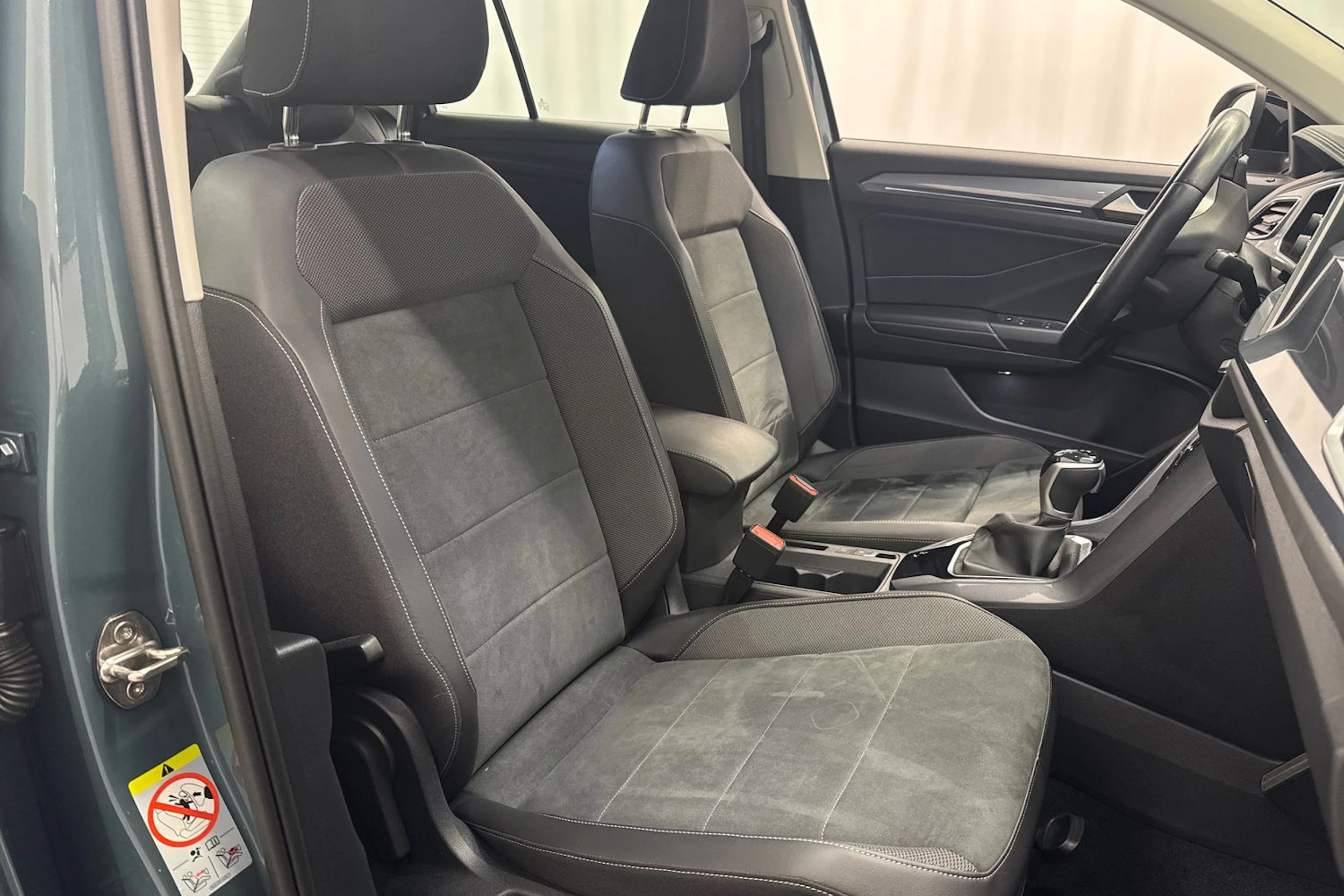 sininen Volkswagen T-Roc 2022 kuva 11.