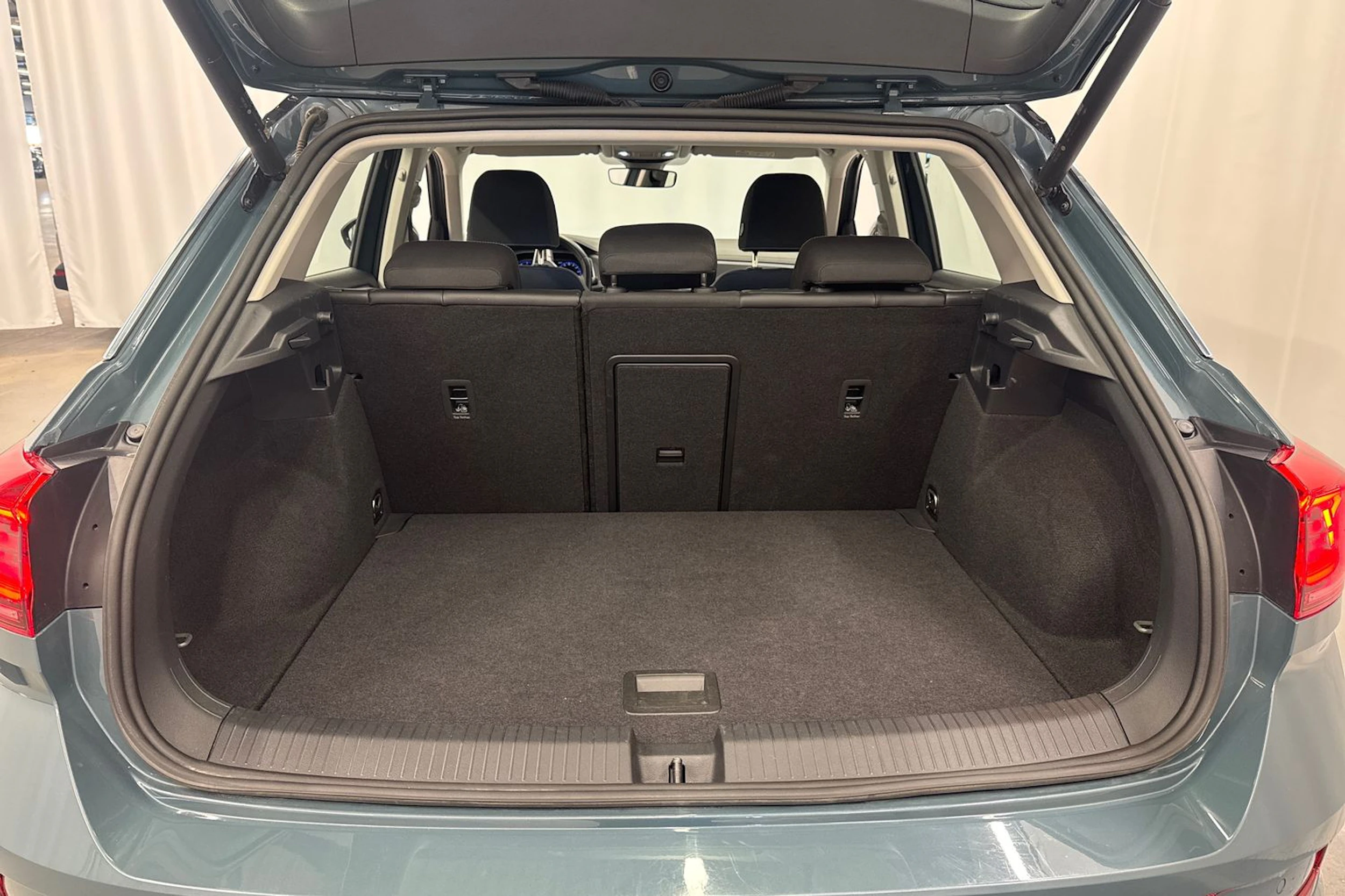 sininen Volkswagen T-Roc 2022 kuva 12.