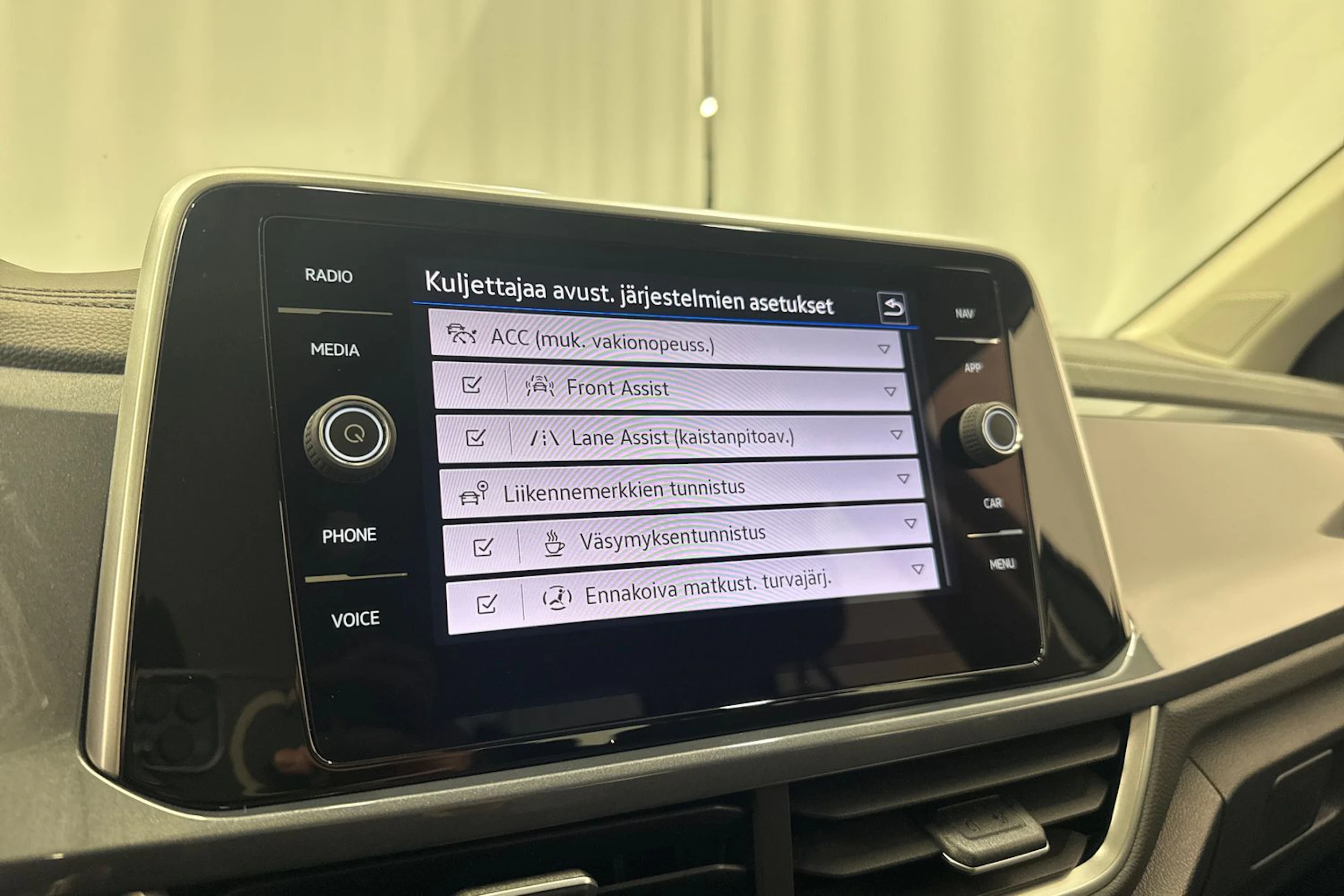 sininen Volkswagen T-Roc 2022 kuva 19.
