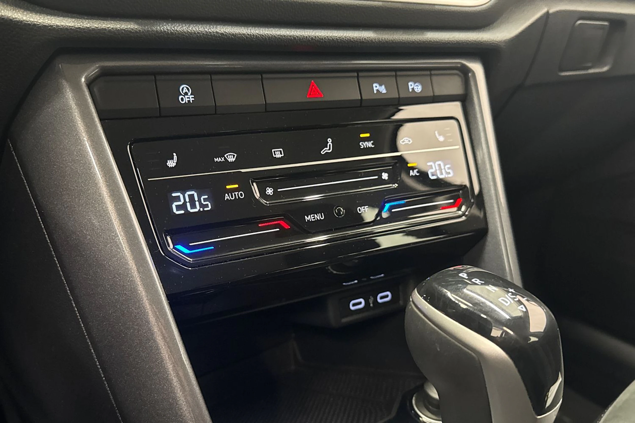 sininen Volkswagen T-Roc 2022 kuva 23.