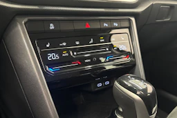 sininen Volkswagen T-Roc 2022 kuva 23.