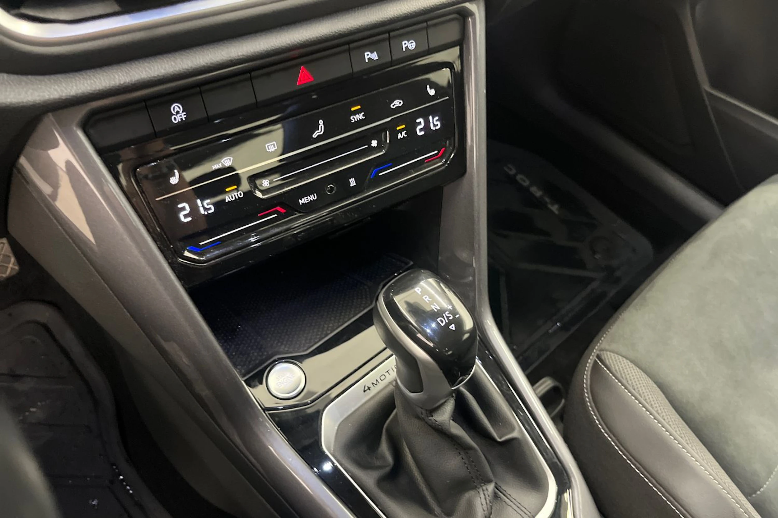 valkoinen Volkswagen T-Roc 2023 kuva 18.