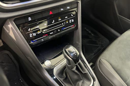 valkoinen Volkswagen T-Roc 2023 kuva 18.