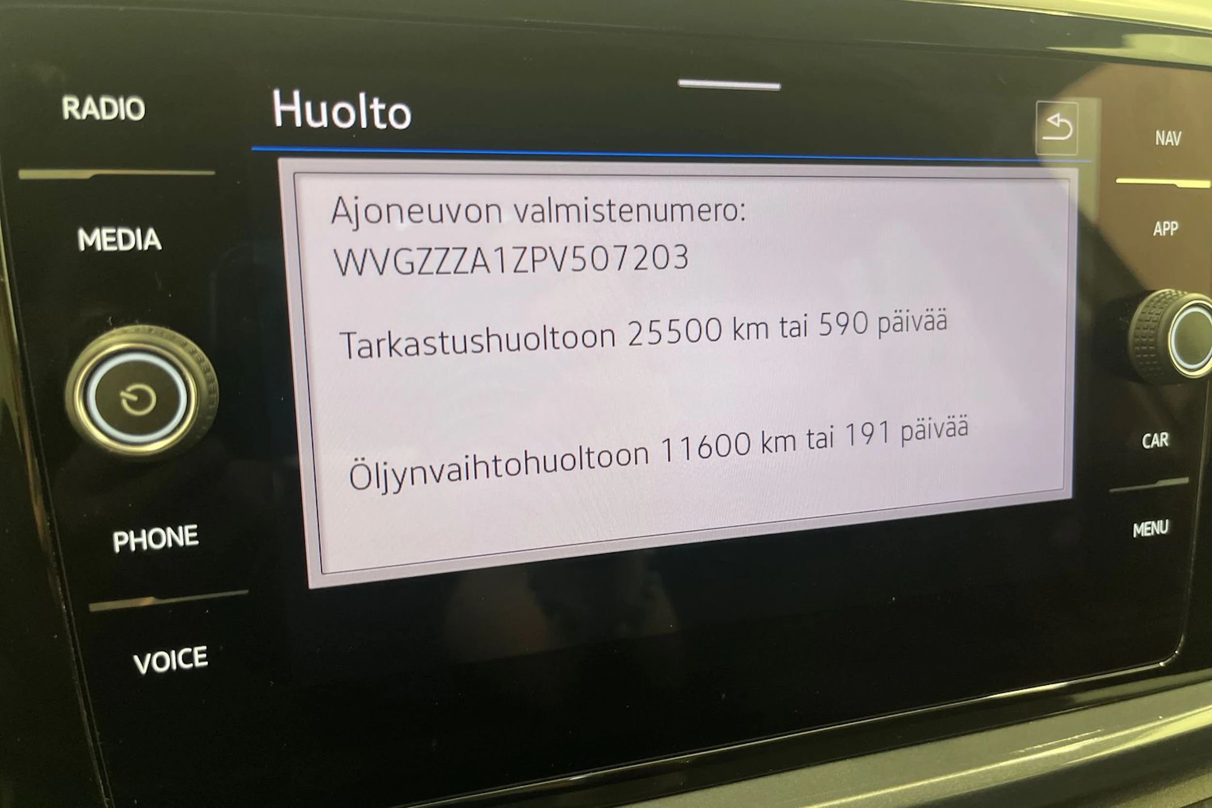 valkoinen Volkswagen T-Roc 2023 kuva 24.