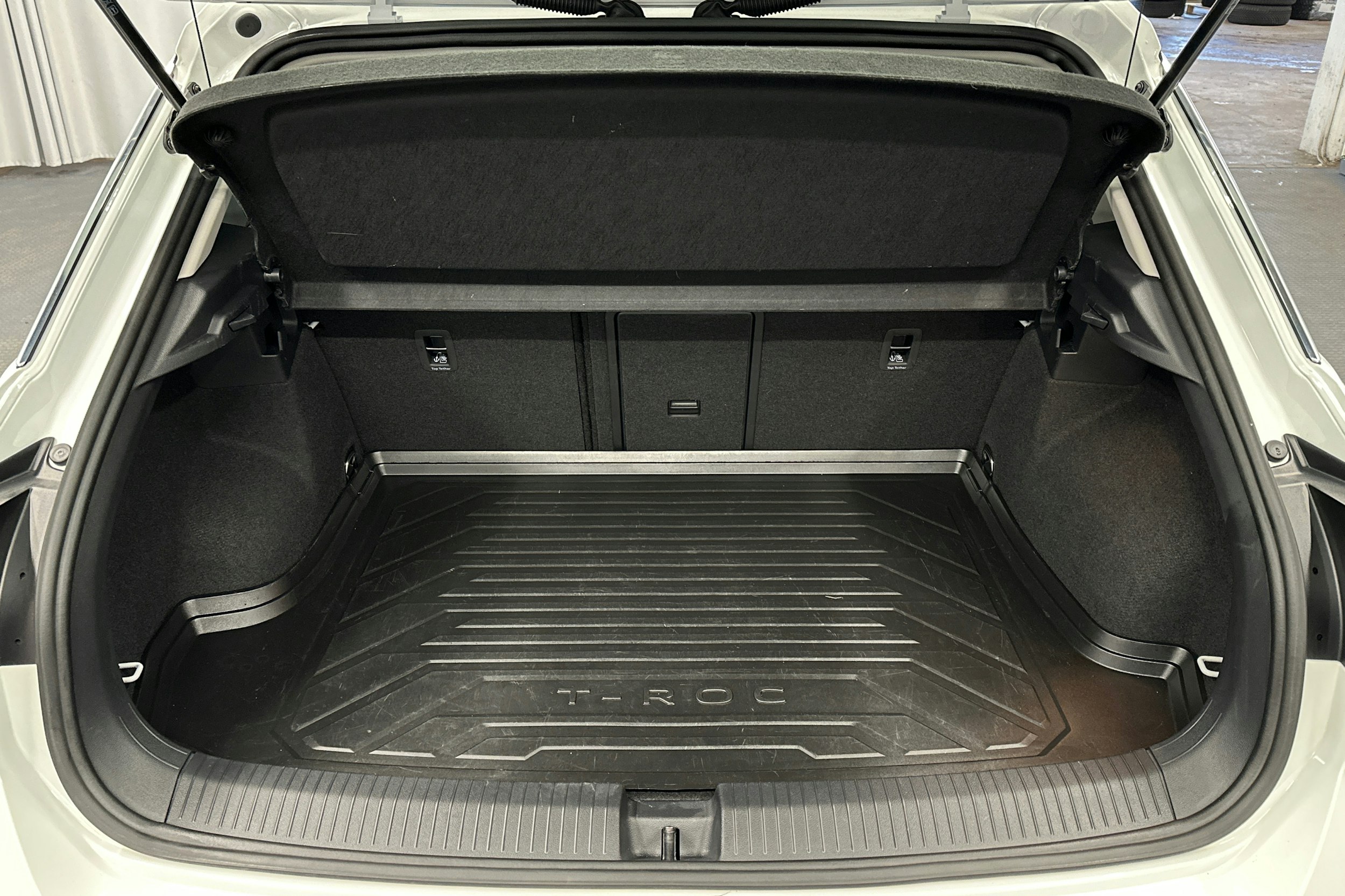 valkoinen Volkswagen T-Roc 2022 kuva 14.