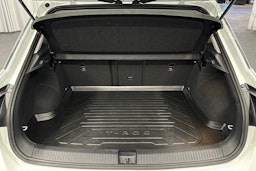 valkoinen Volkswagen T-Roc 2022 kuva 14.