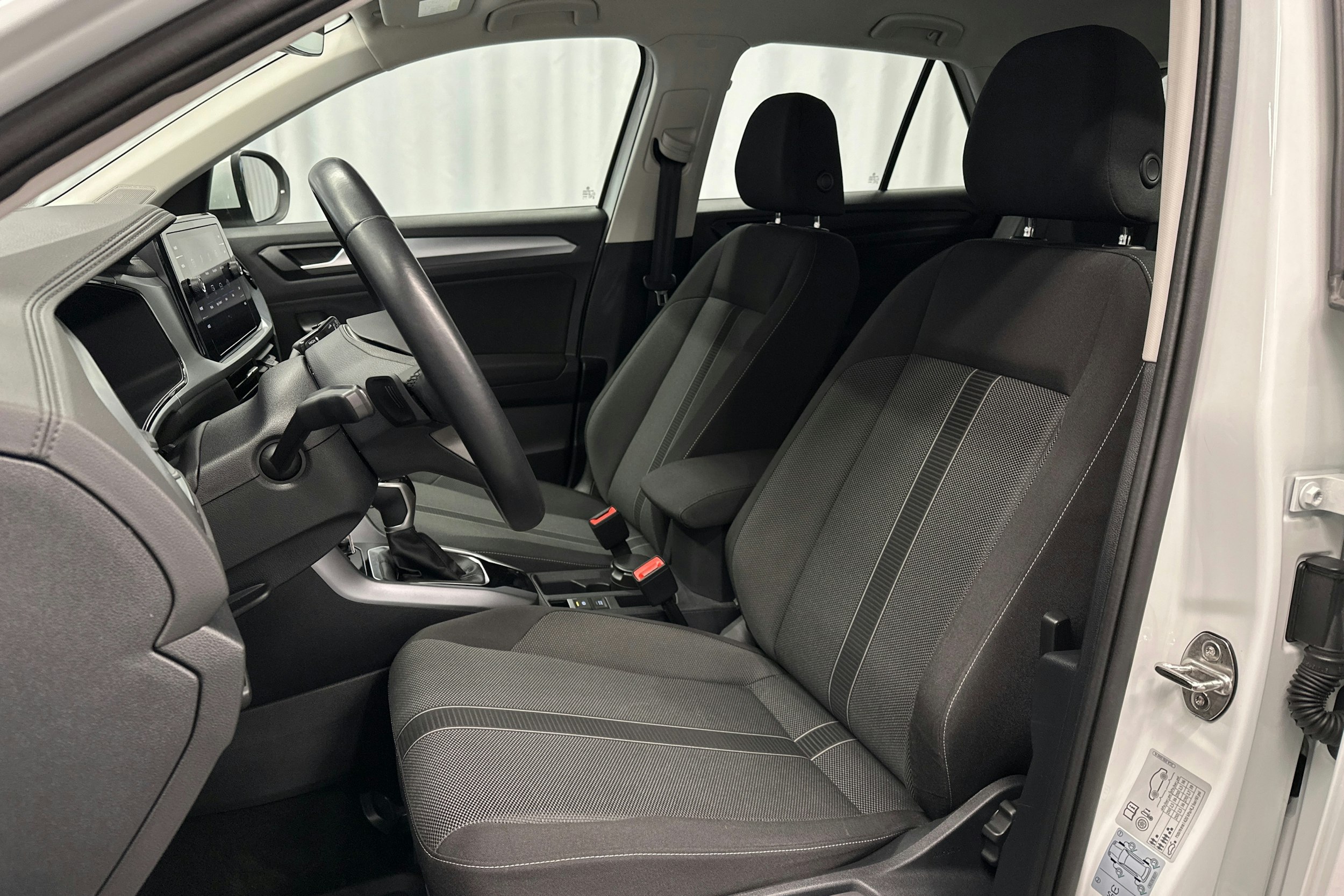 valkoinen Volkswagen T-Roc 2022 kuva 15.