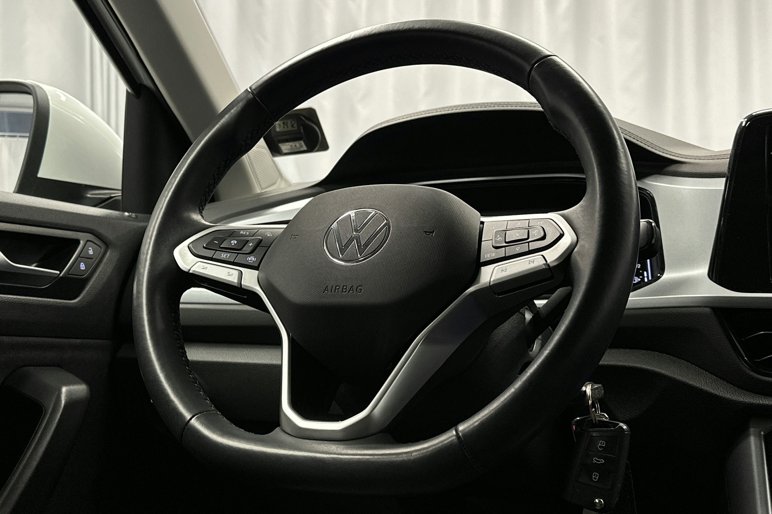 valkoinen Volkswagen T-Roc 2022 kuva 16.