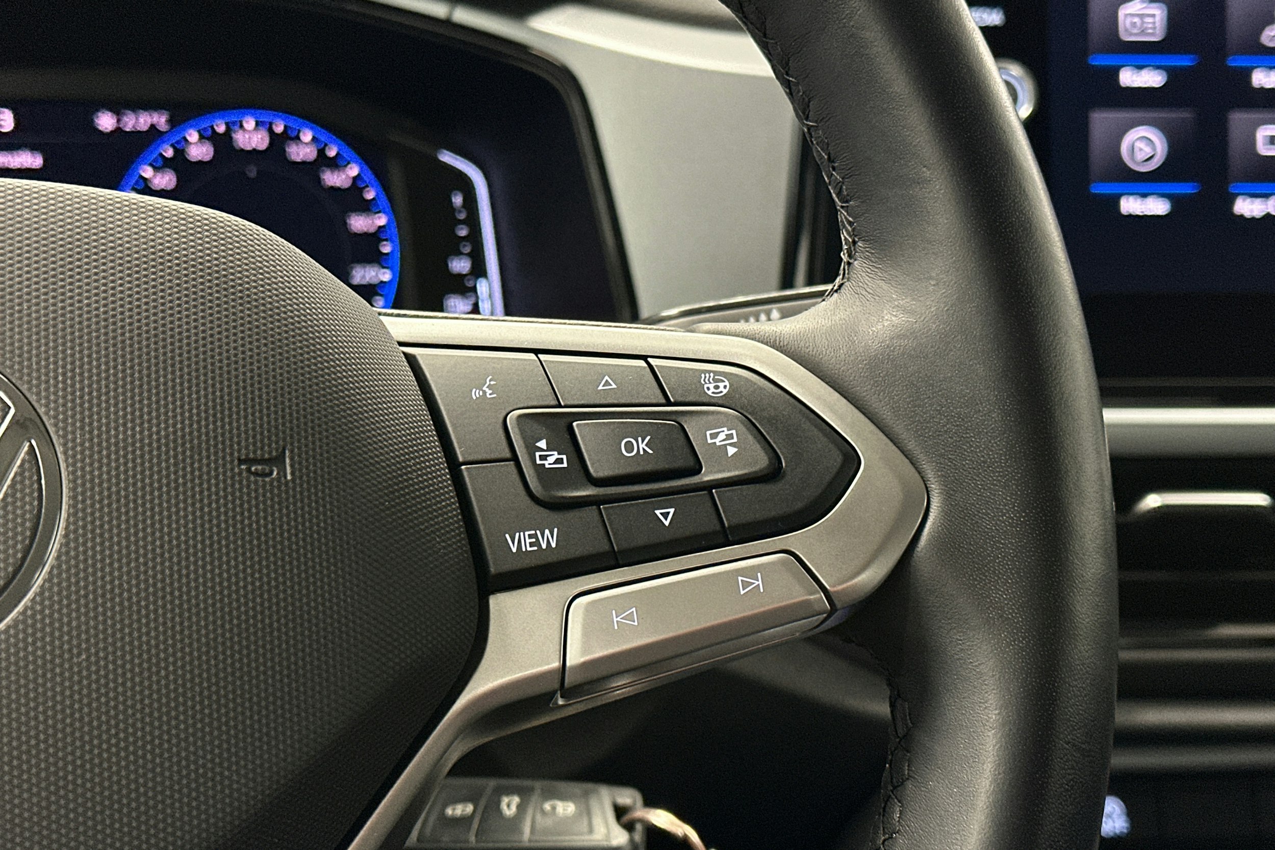 valkoinen Volkswagen T-Roc 2022 kuva 18.