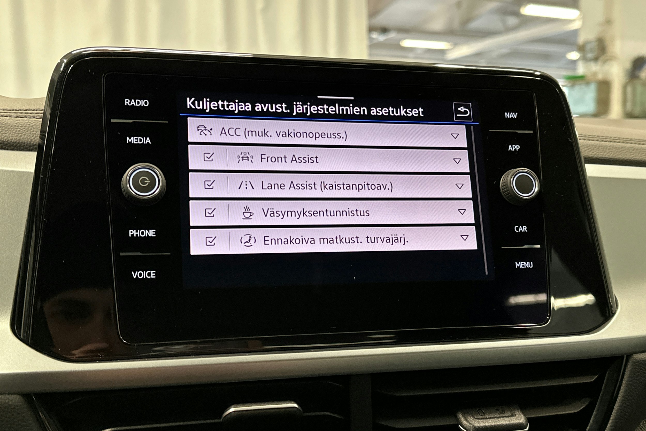 valkoinen Volkswagen T-Roc 2022 kuva 20.